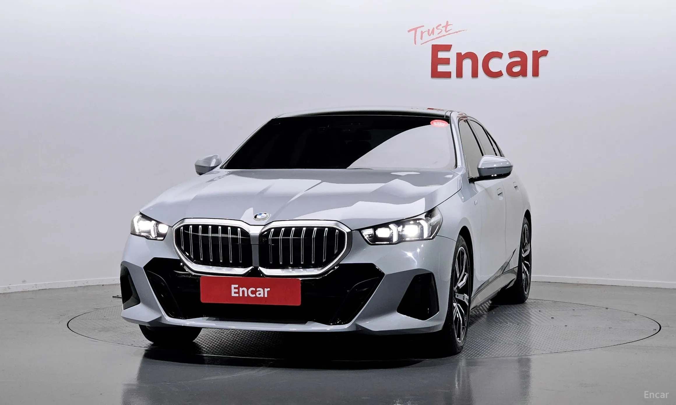 BMW 5 Series (G60) превью 2