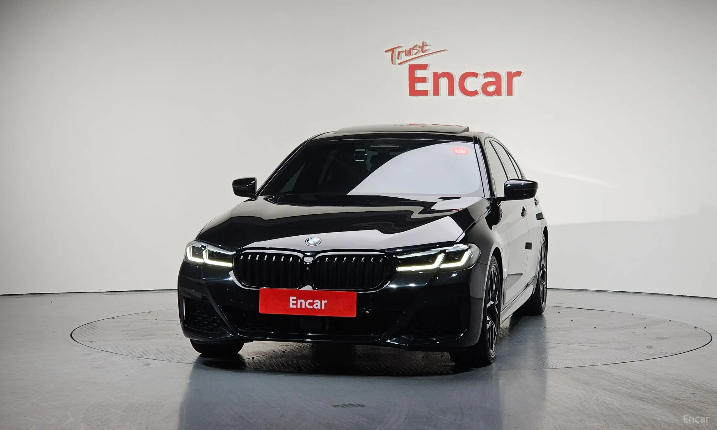BMW 5 Series (G30) превью 2