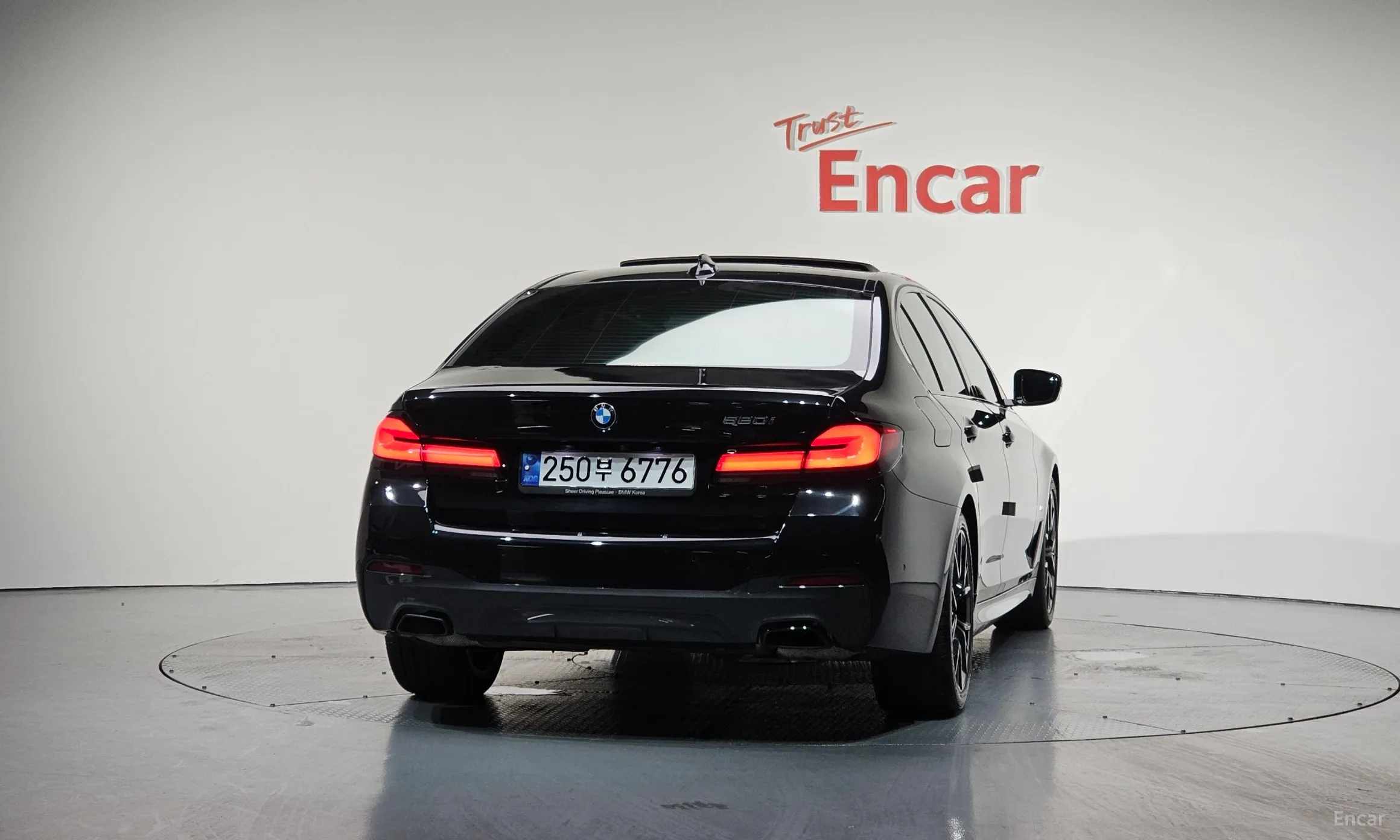 BMW 5 Series (G30) превью 3