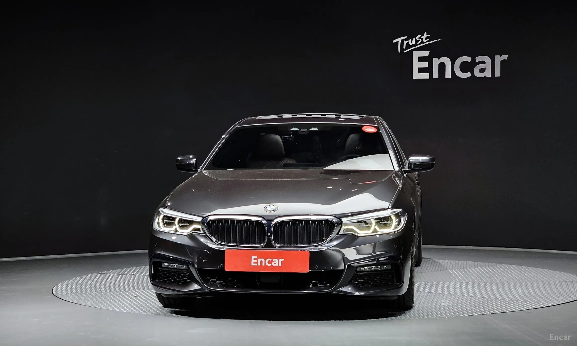 BMW 5 Series (G30) превью 2
