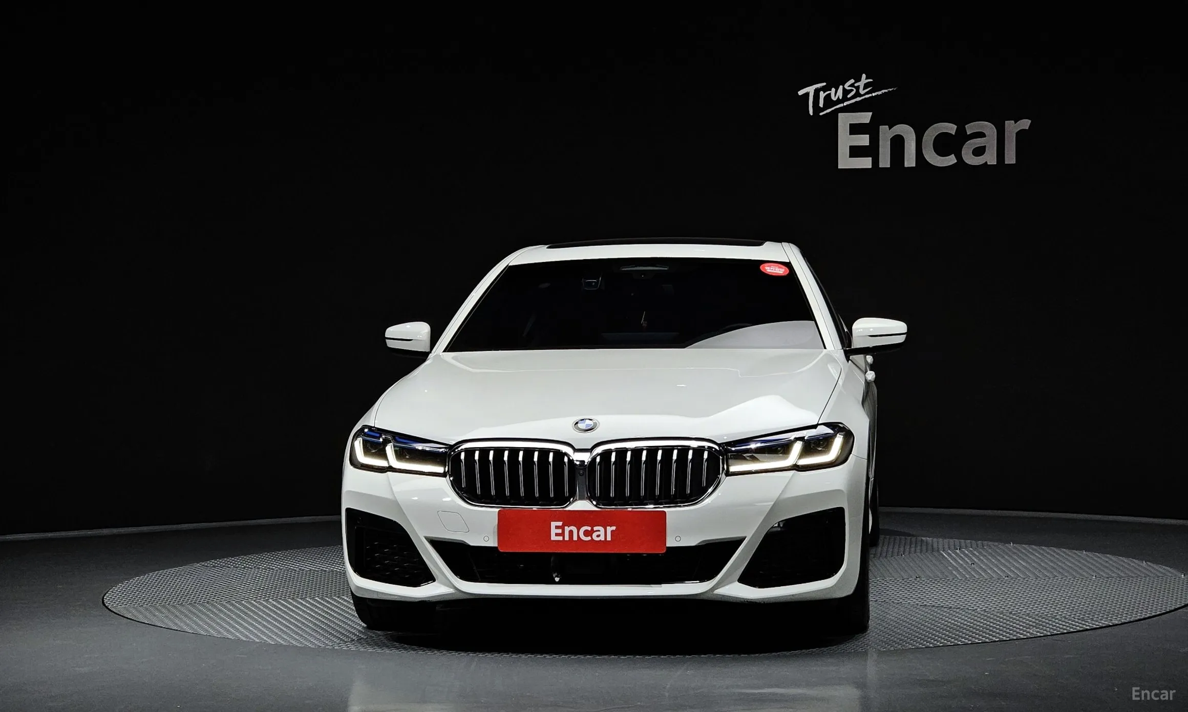 BMW 5 Series (G30) превью 2