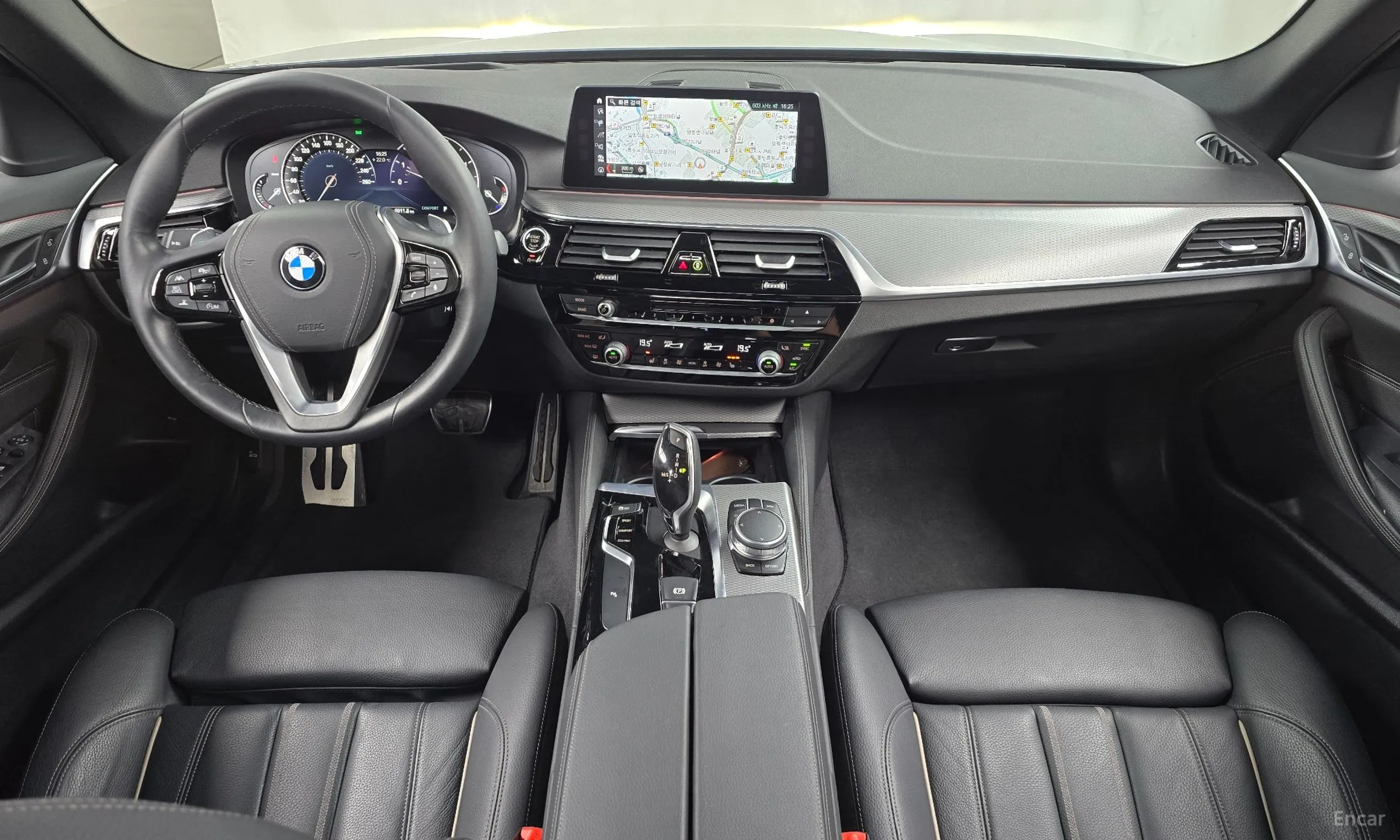 BMW 5 Series (G30) превью 4