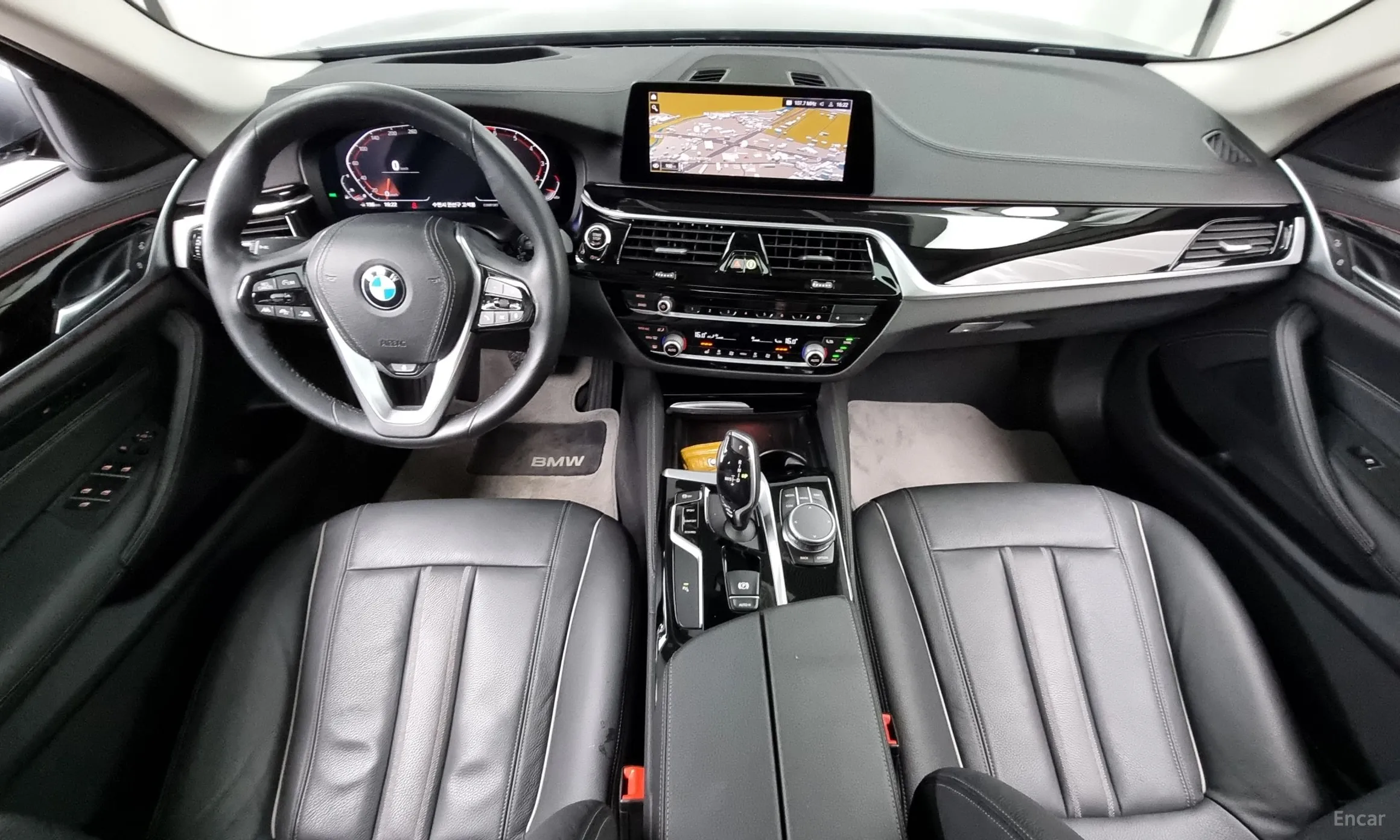 BMW 5 Series (G30) превью 4