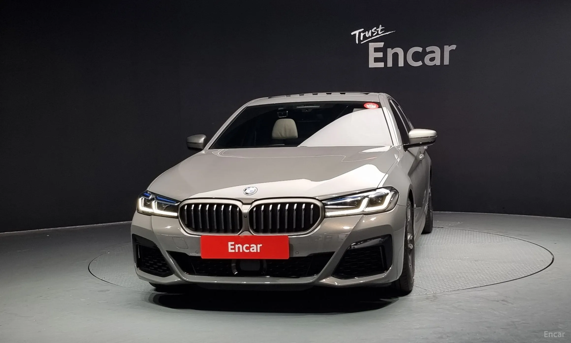 BMW 5 Series (G30) превью 2