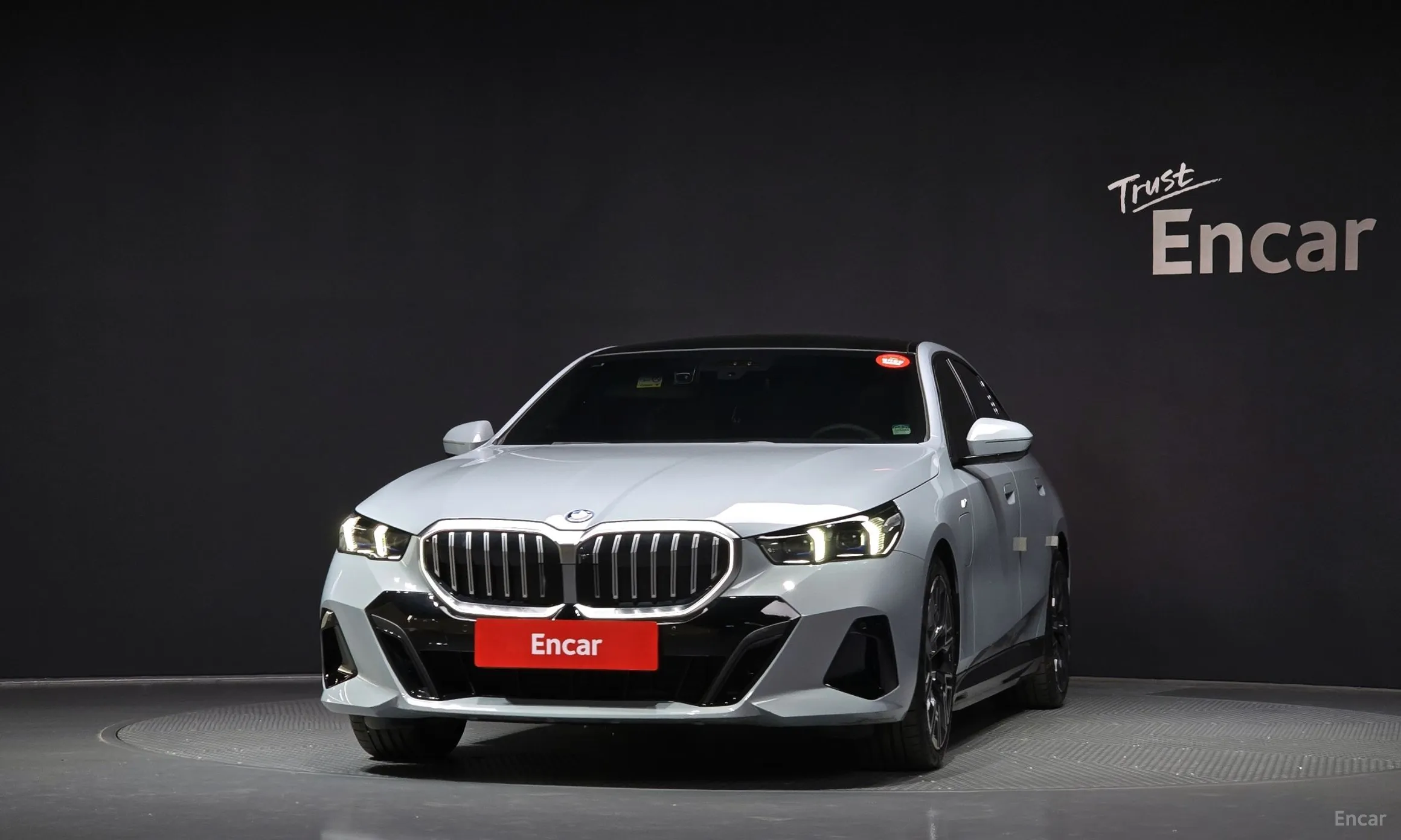 BMW 5 Series (G60) превью 2
