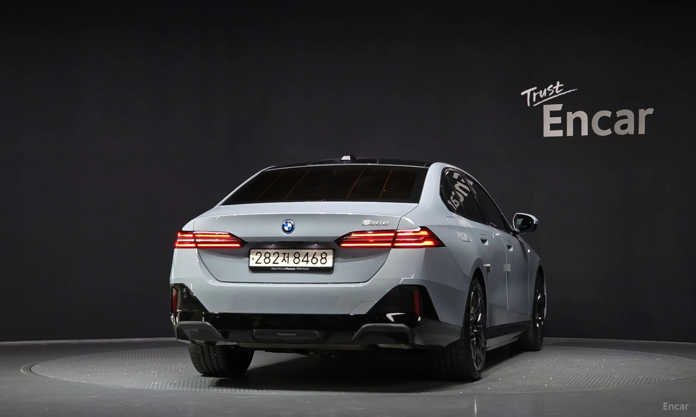 BMW 5 Series (G60) превью 3
