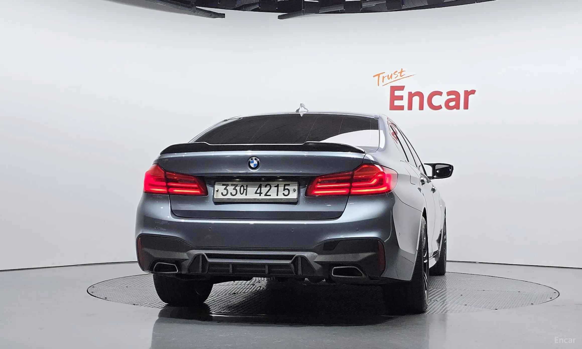 BMW 5 Series (G30) превью 3