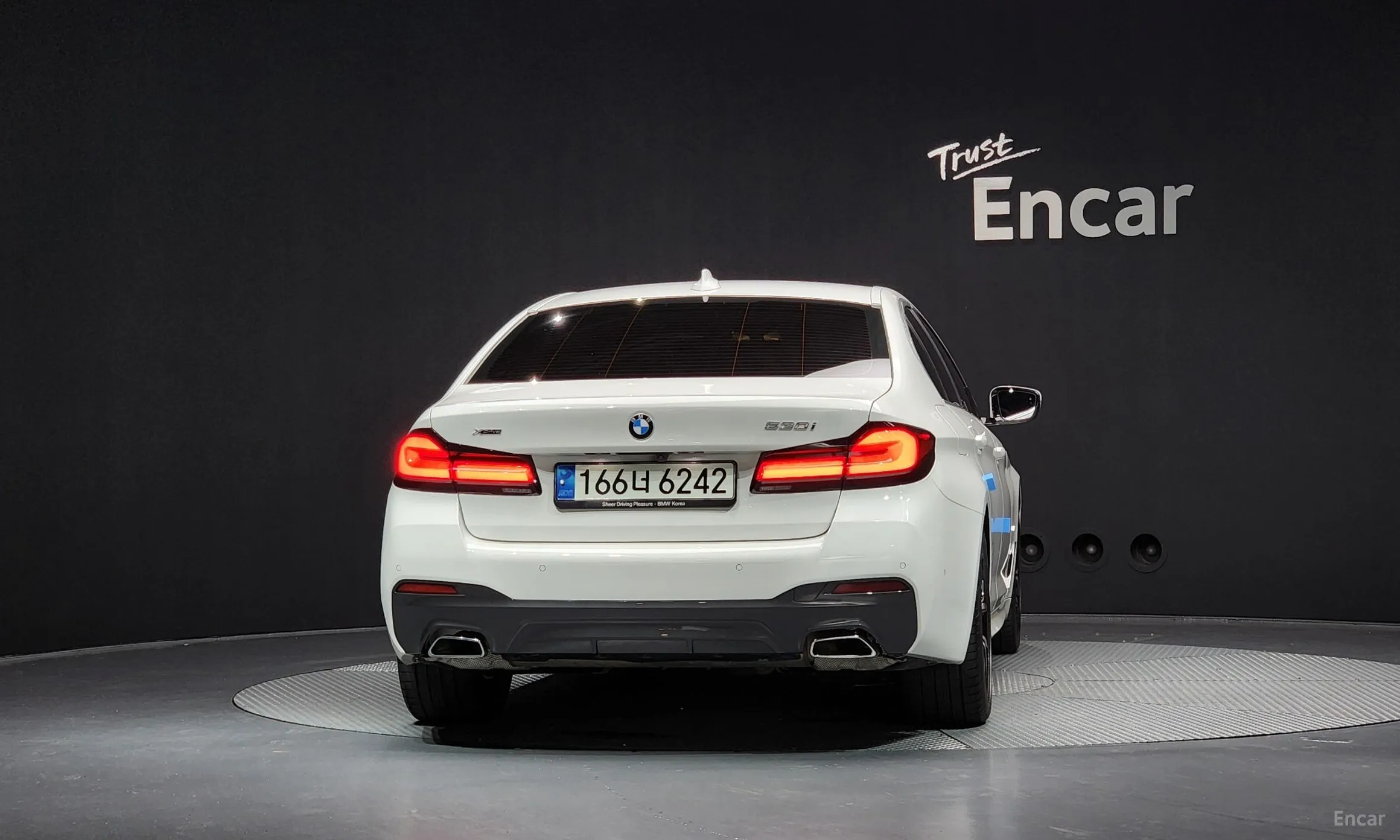 BMW 5 Series (G30) превью 3
