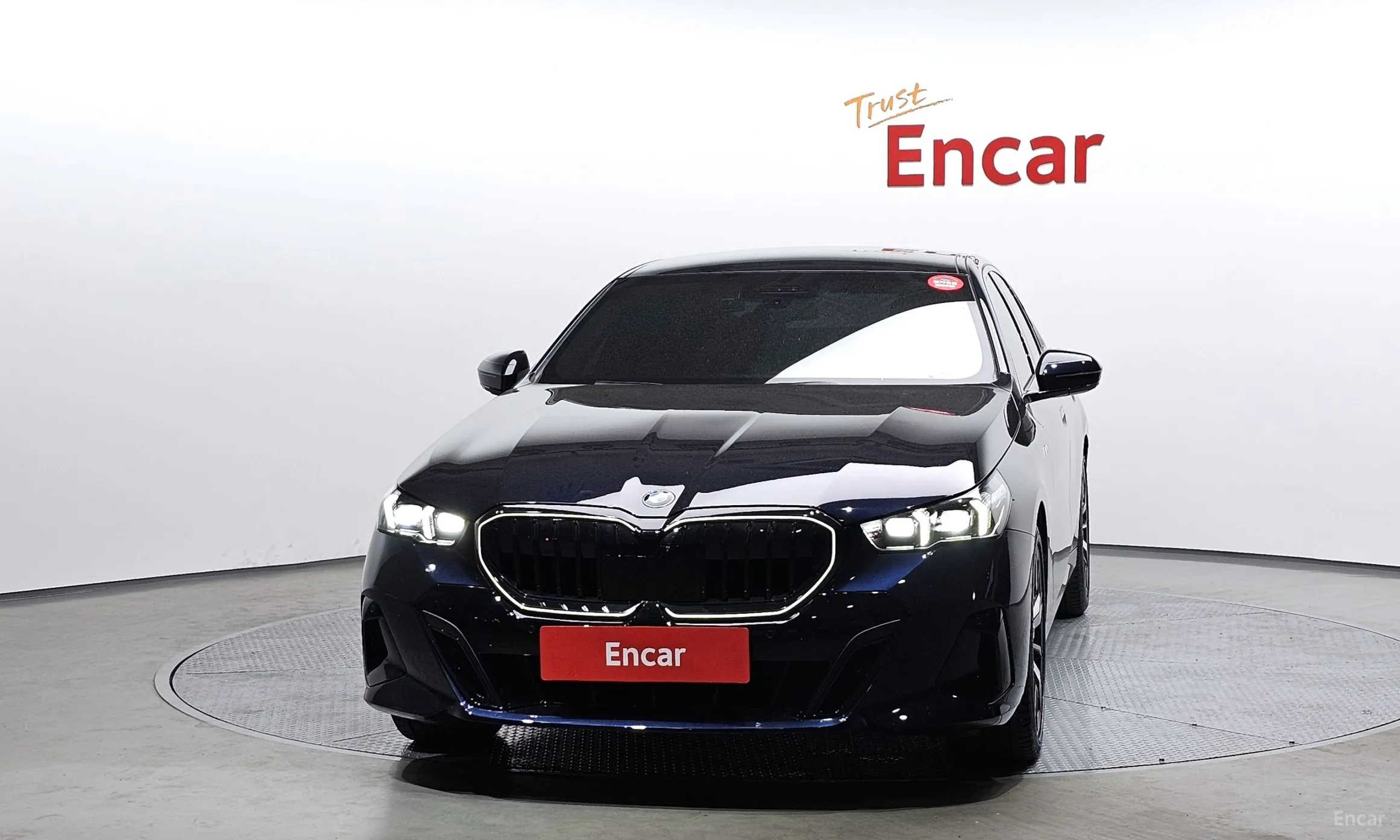 BMW 5 Series (G60) превью 2