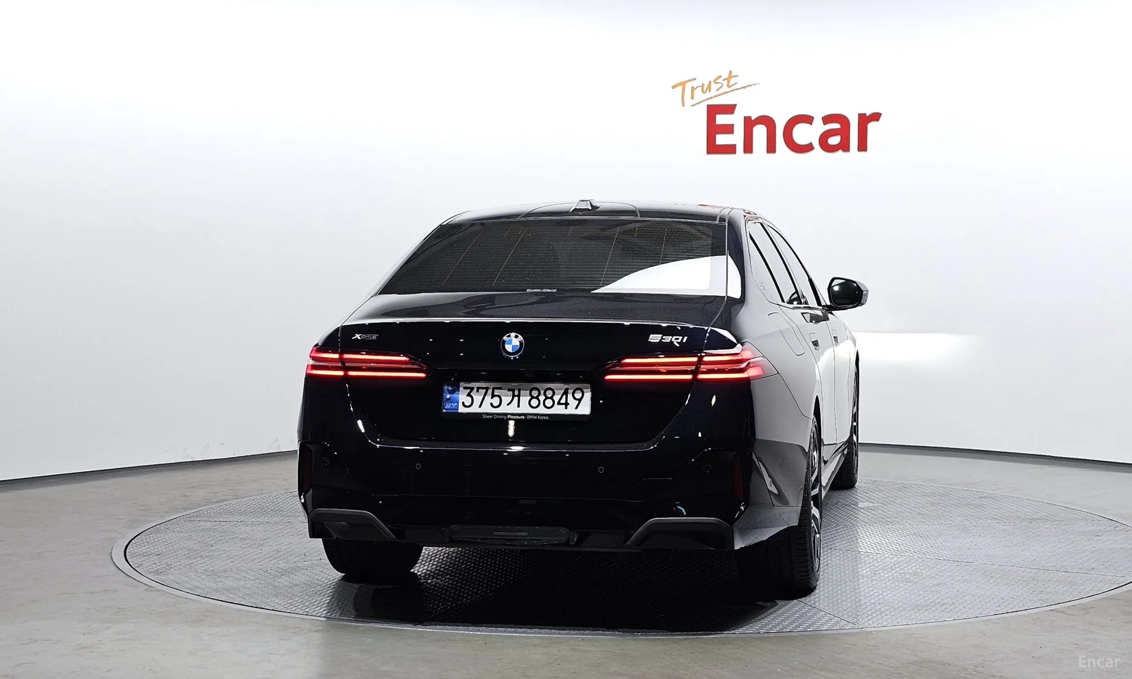BMW 5 Series (G60) превью 3