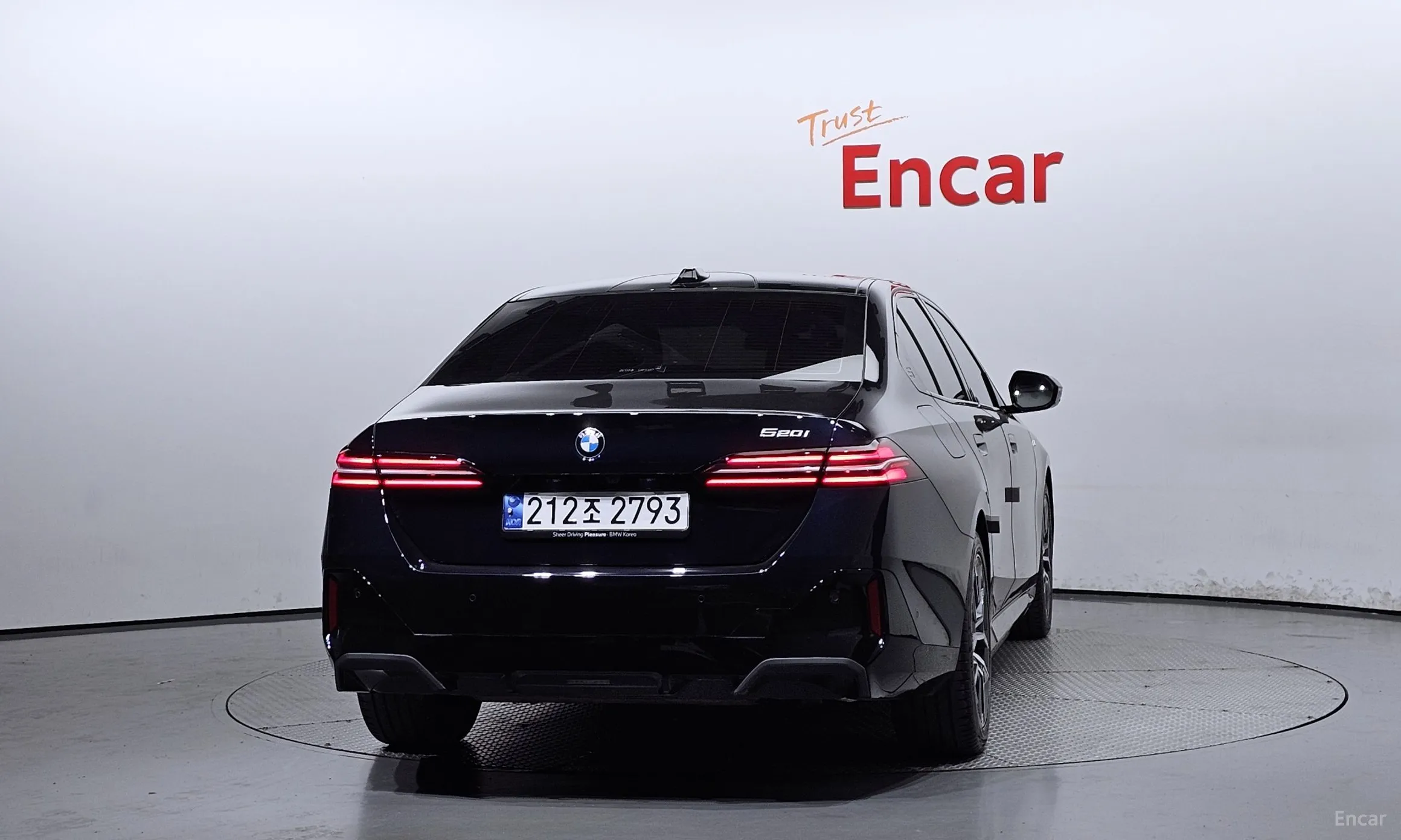 BMW 5 Series (G60) превью 3
