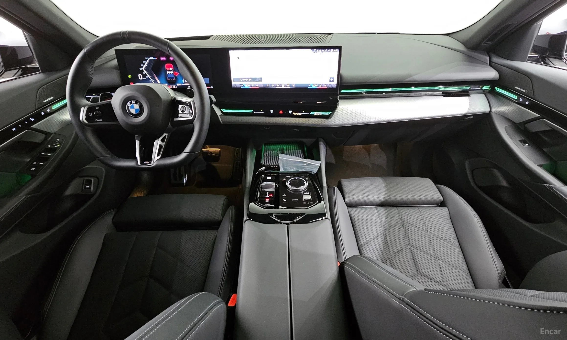 BMW 5 Series (G60) превью 4