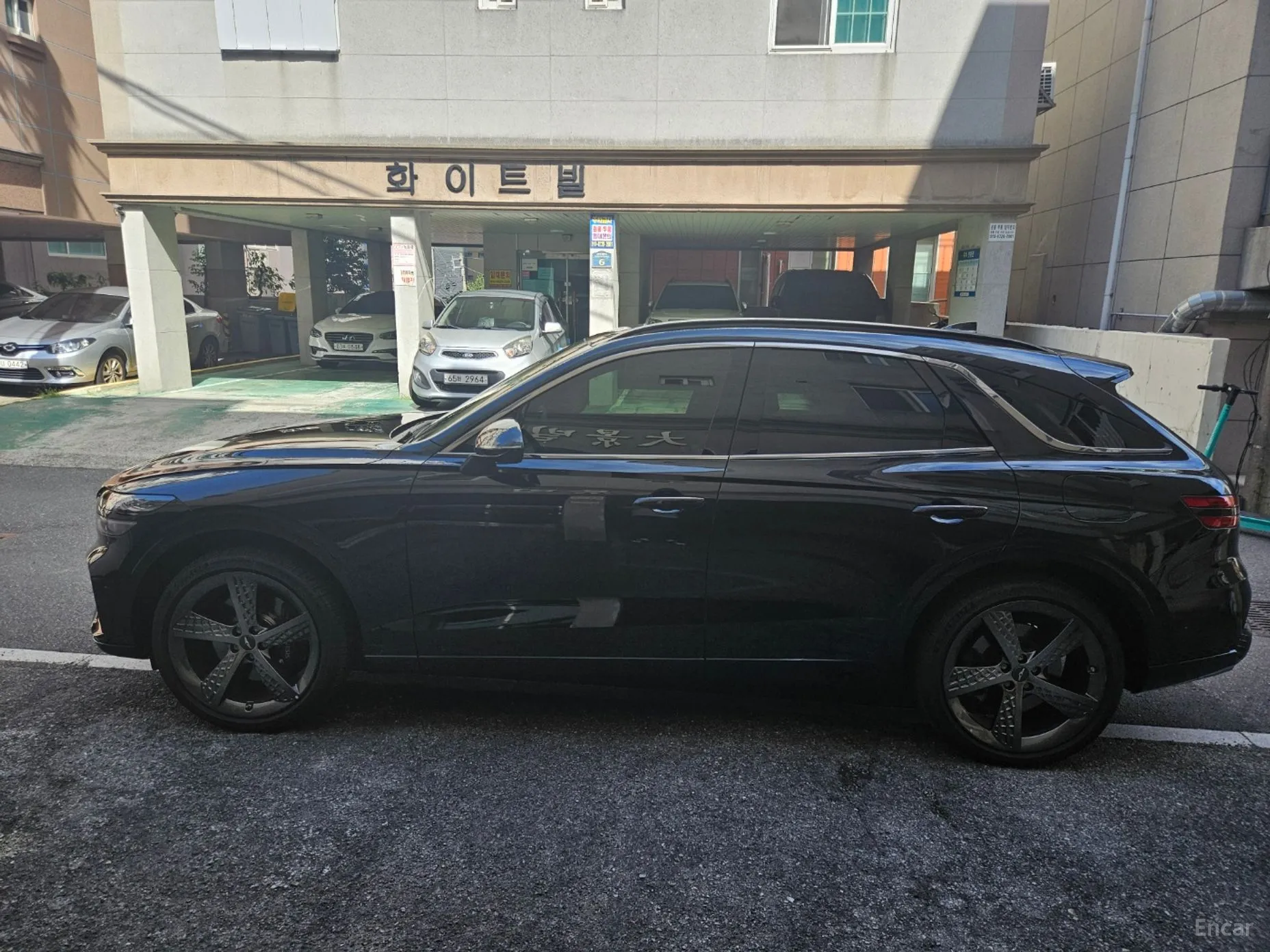 Genesis GV70 превью 4