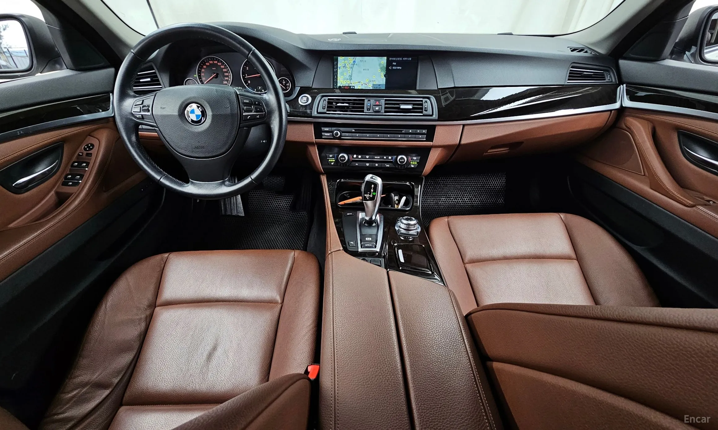 BMW 5 Series (F10) превью 4