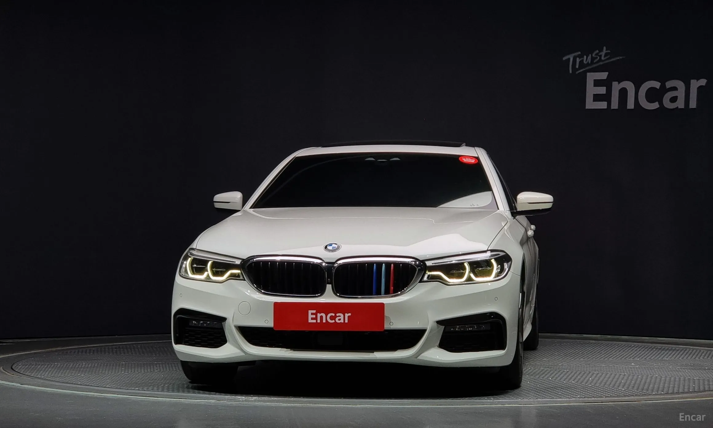 BMW 5 Series (G30) превью 2