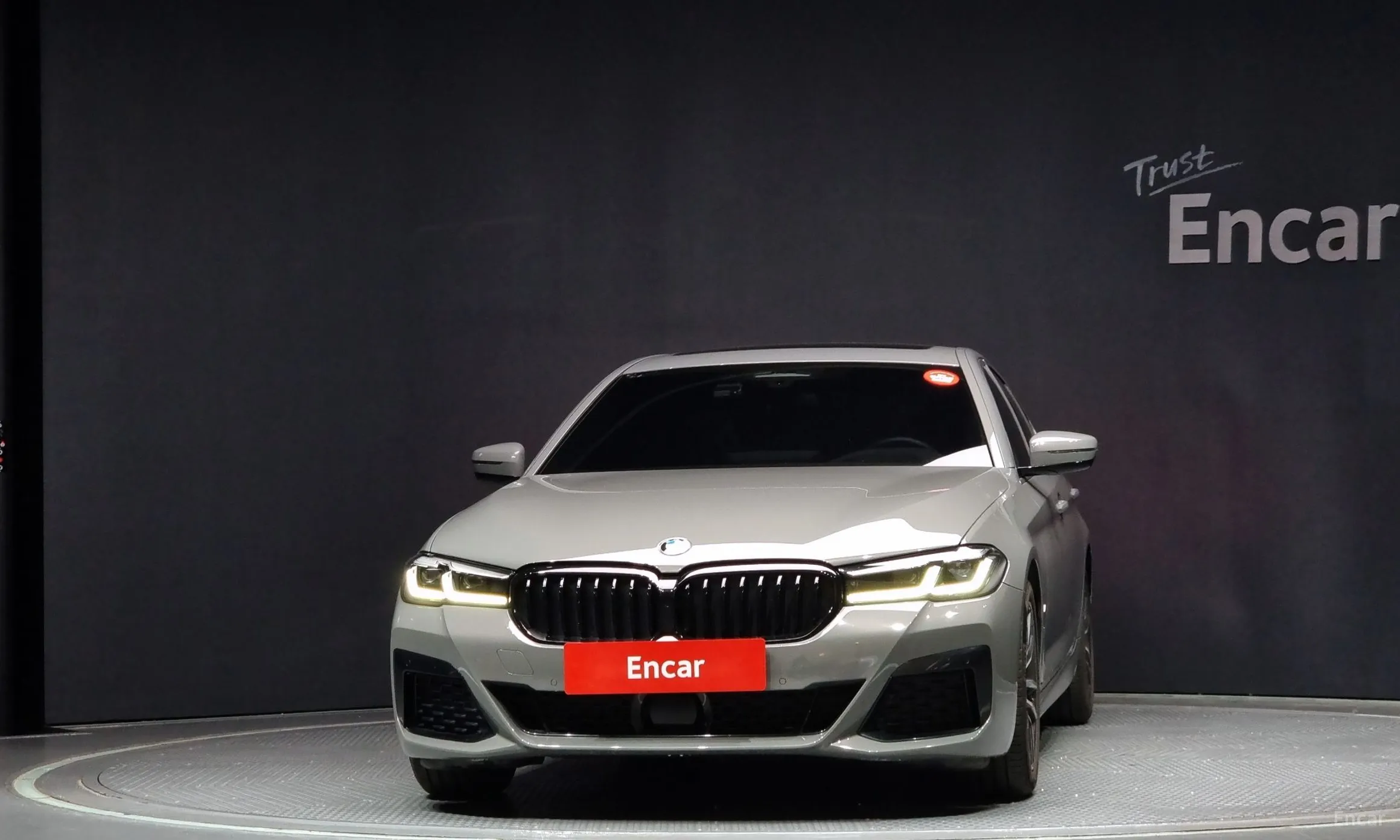 BMW 5 Series (G30) превью 2