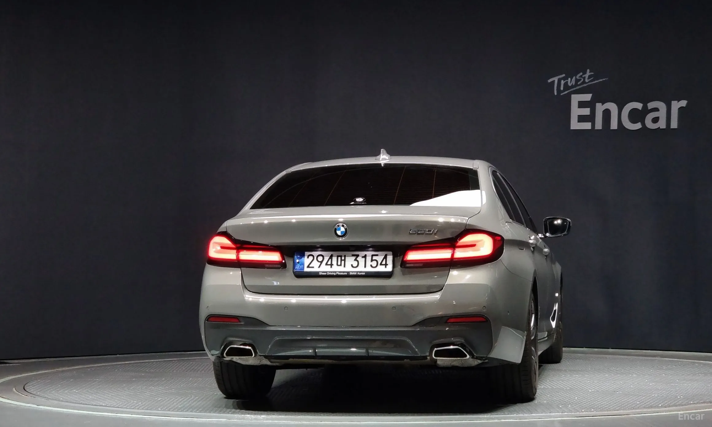 BMW 5 Series (G30) превью 3