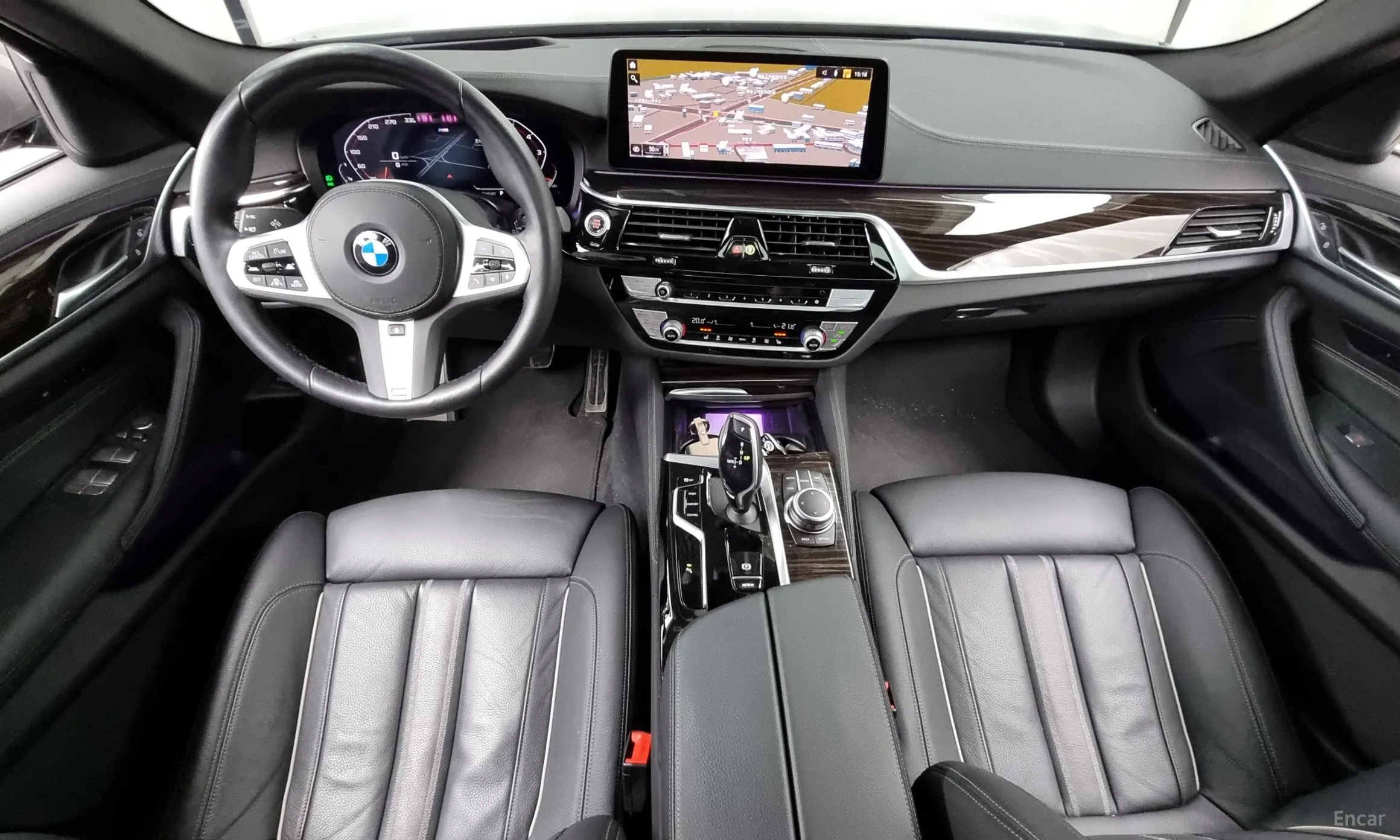 BMW 5 Series (G30) превью 4