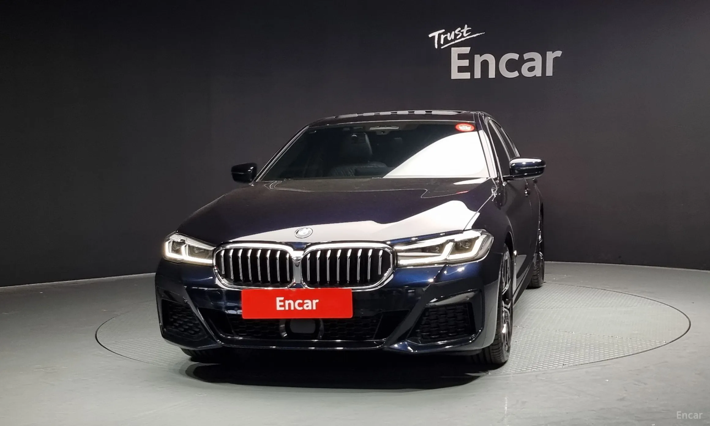 BMW 5 Series (G30) превью 2