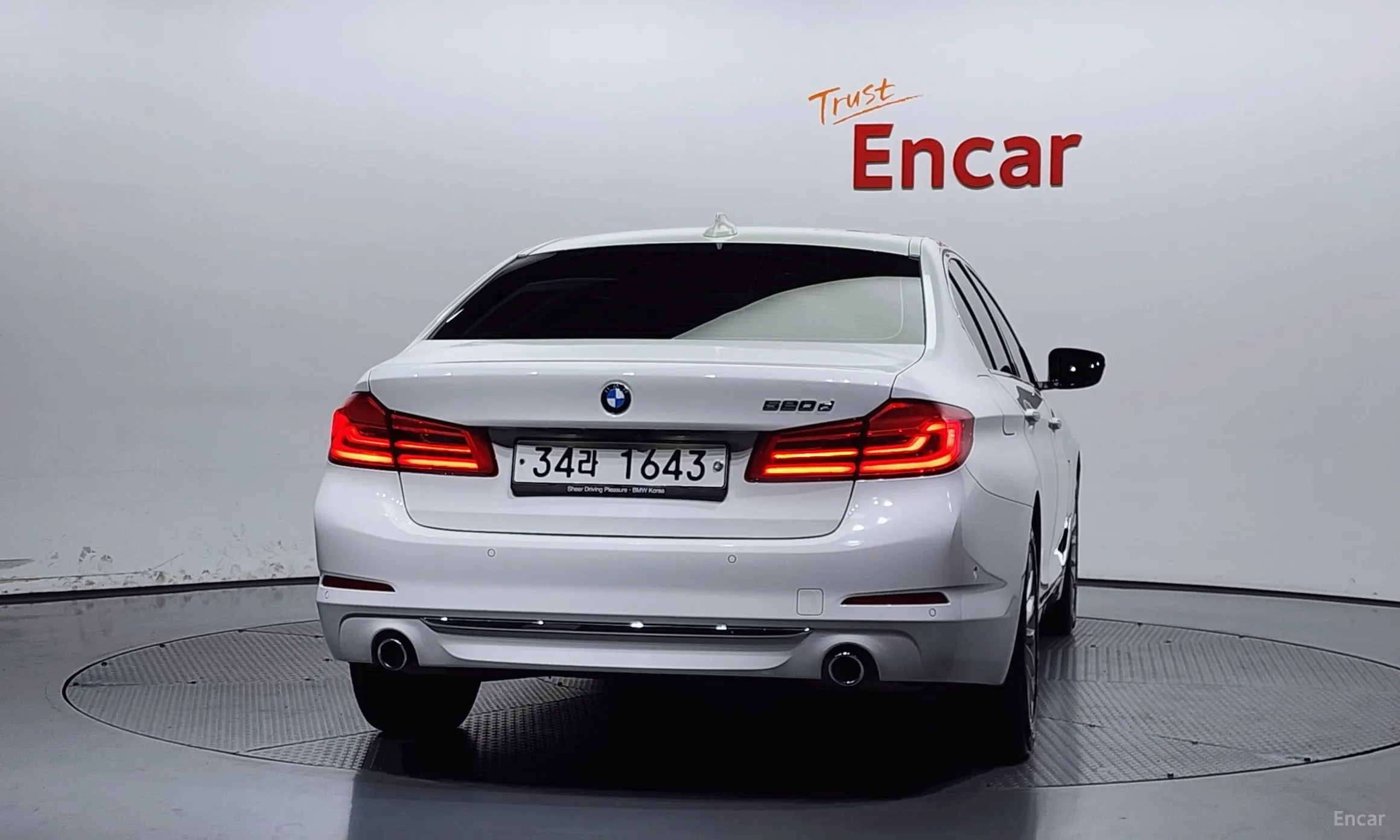BMW 5 Series (G30) превью 3
