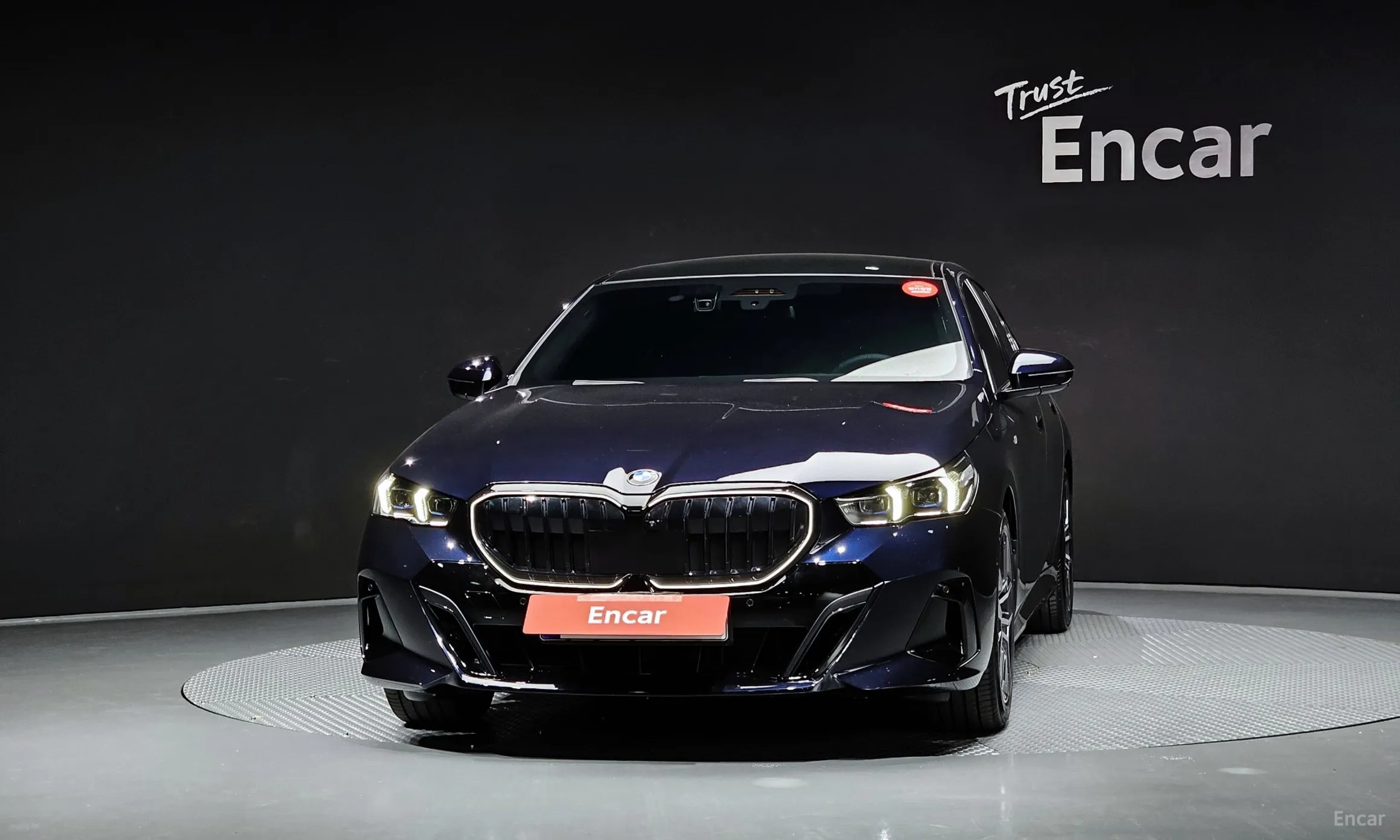 BMW 5 Series (G60) превью 2