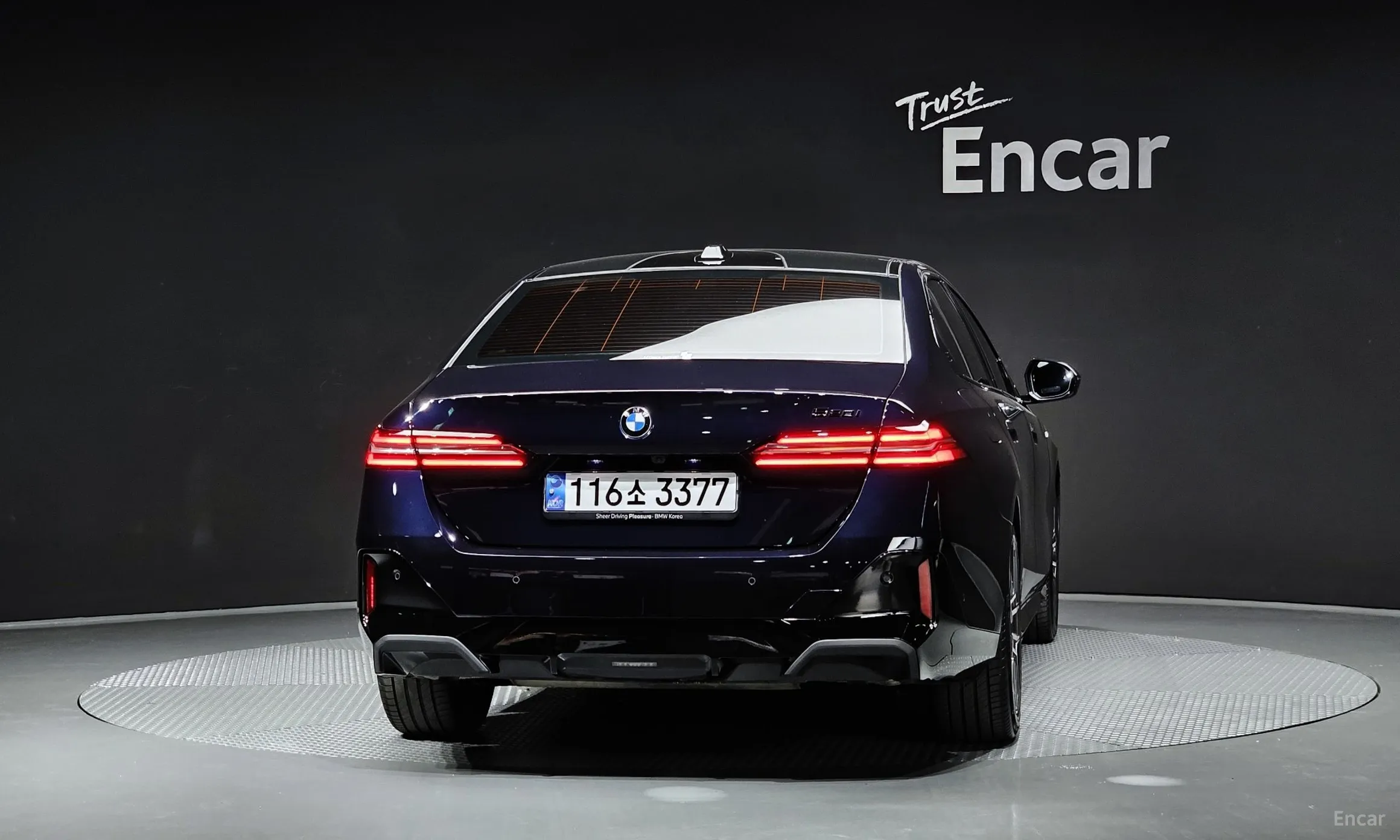 BMW 5 Series (G60) превью 3