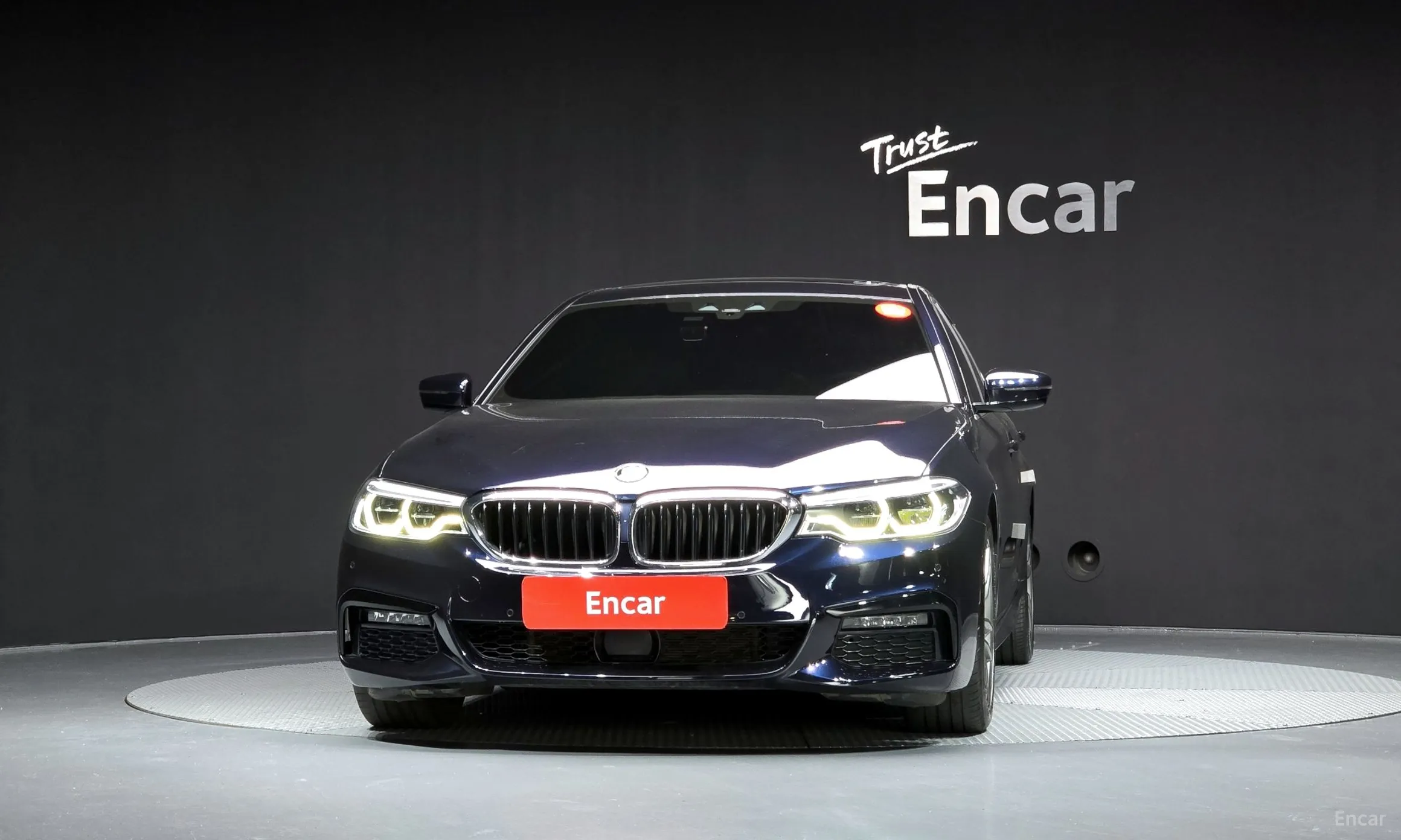 BMW 5 Series (G30) превью 2