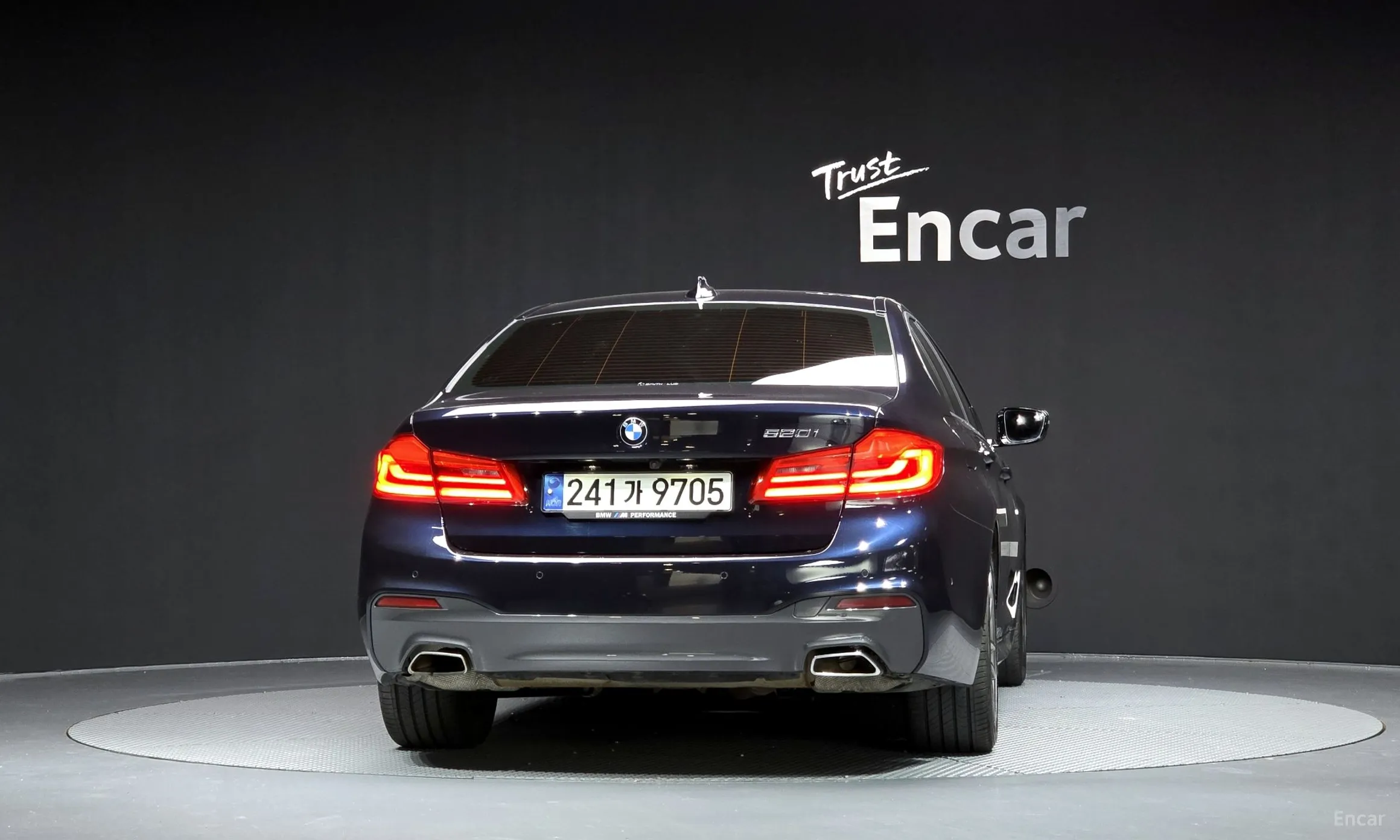 BMW 5 Series (G30) превью 3