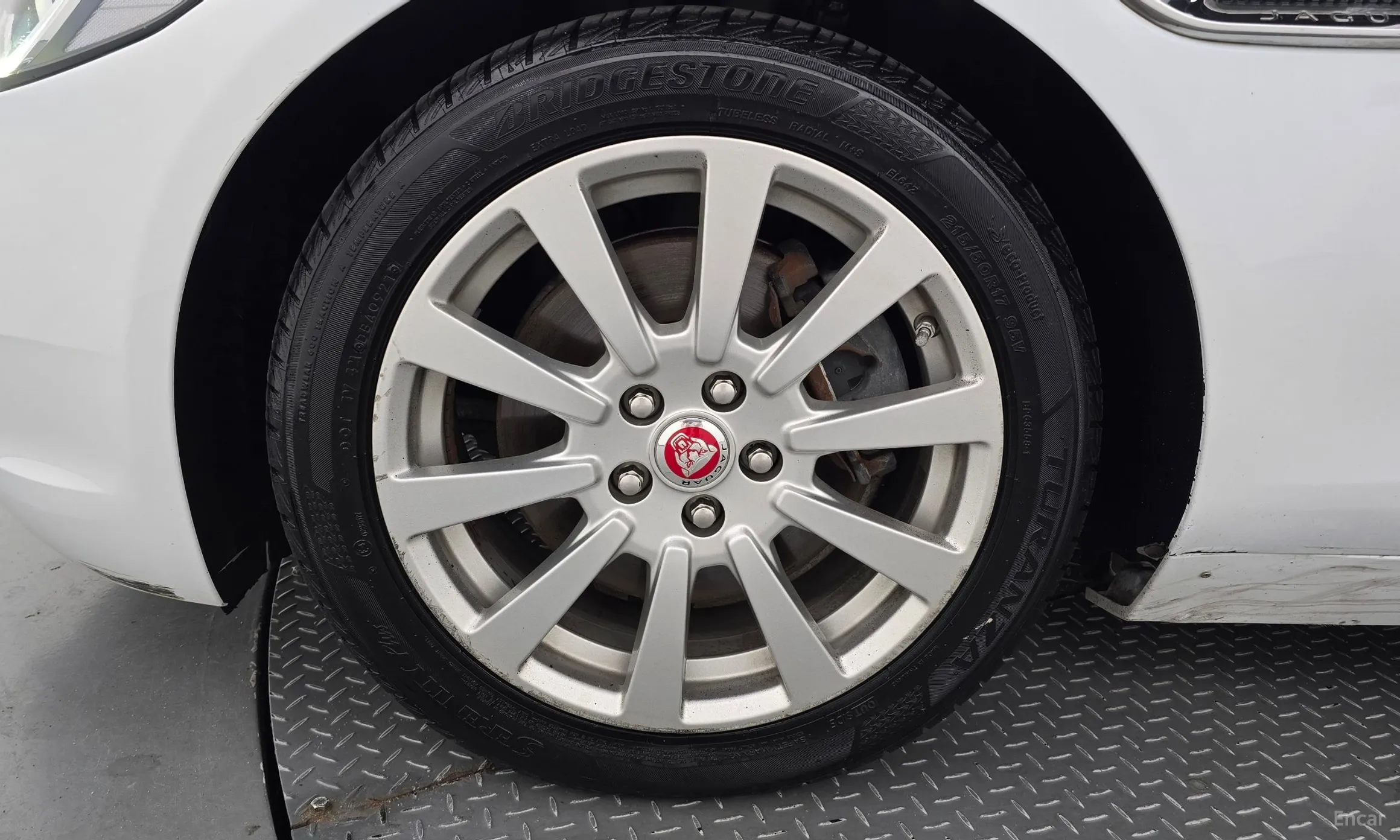 Jaguar XE превью 5