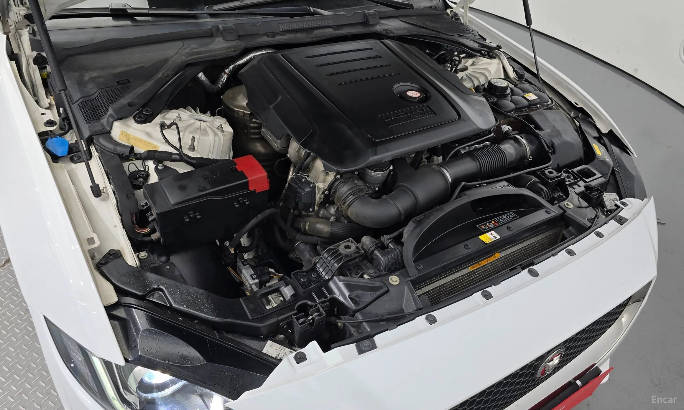 Jaguar XE превью 6