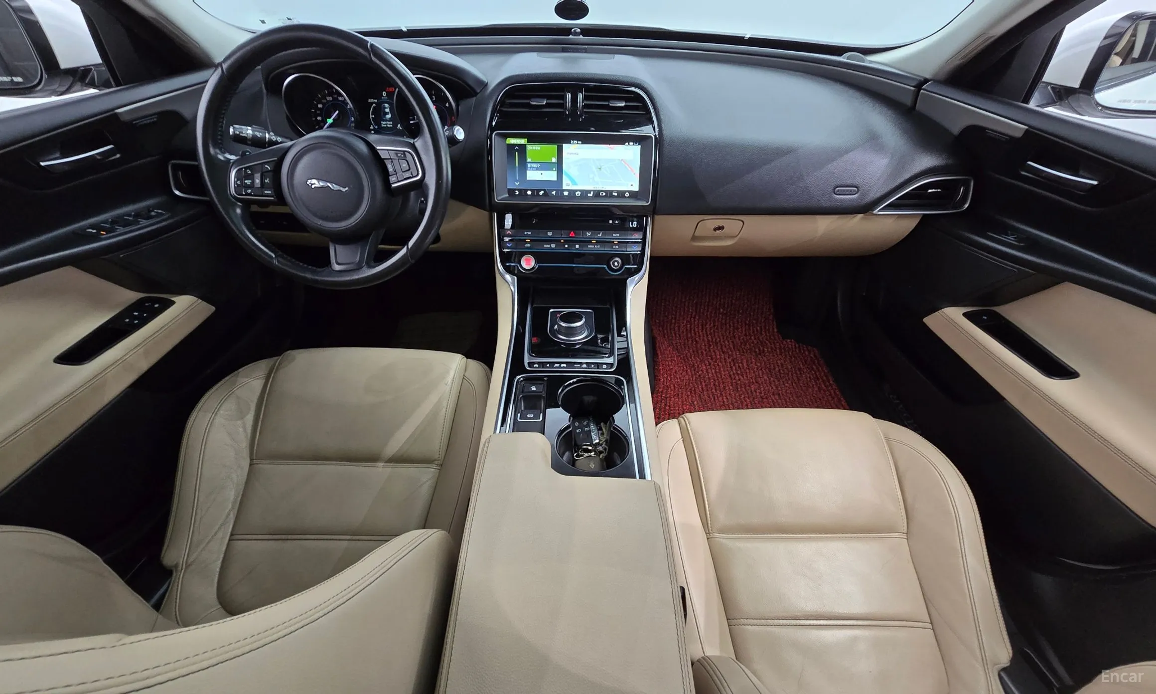 Jaguar XE превью 7