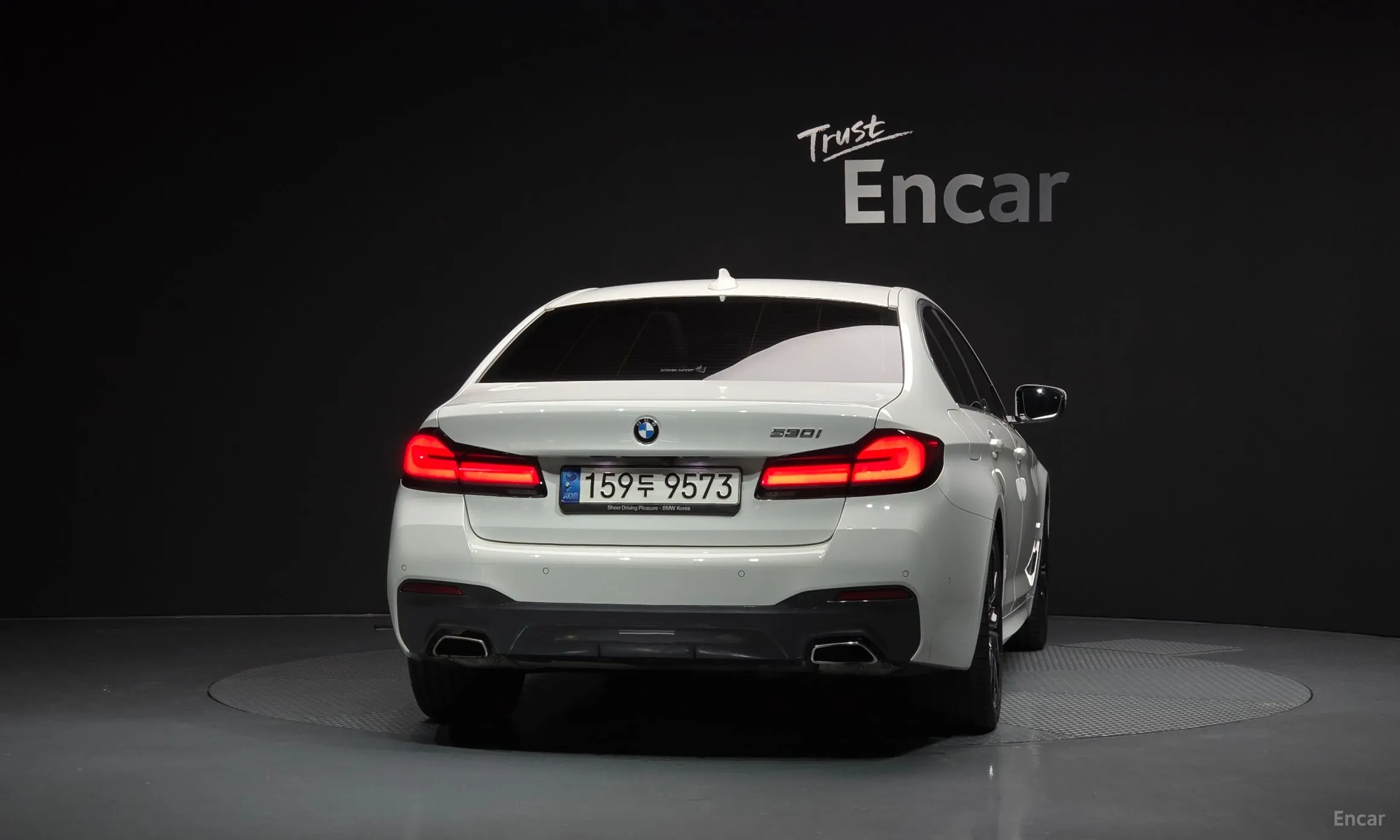 BMW 5 Series (G30) превью 3