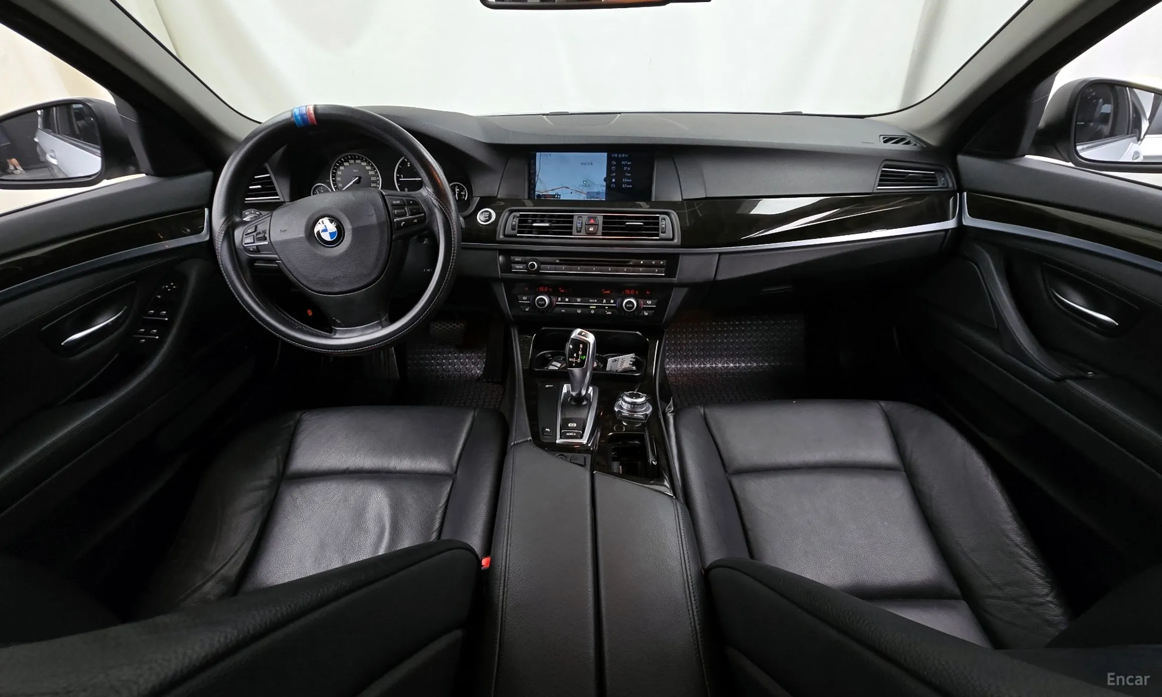 BMW 5 Series (F10) превью 4