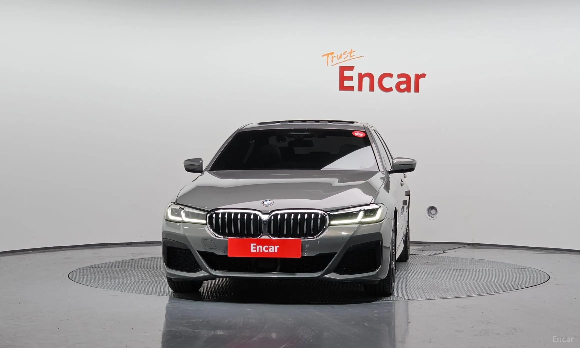 BMW 5 Series (G30) превью 2