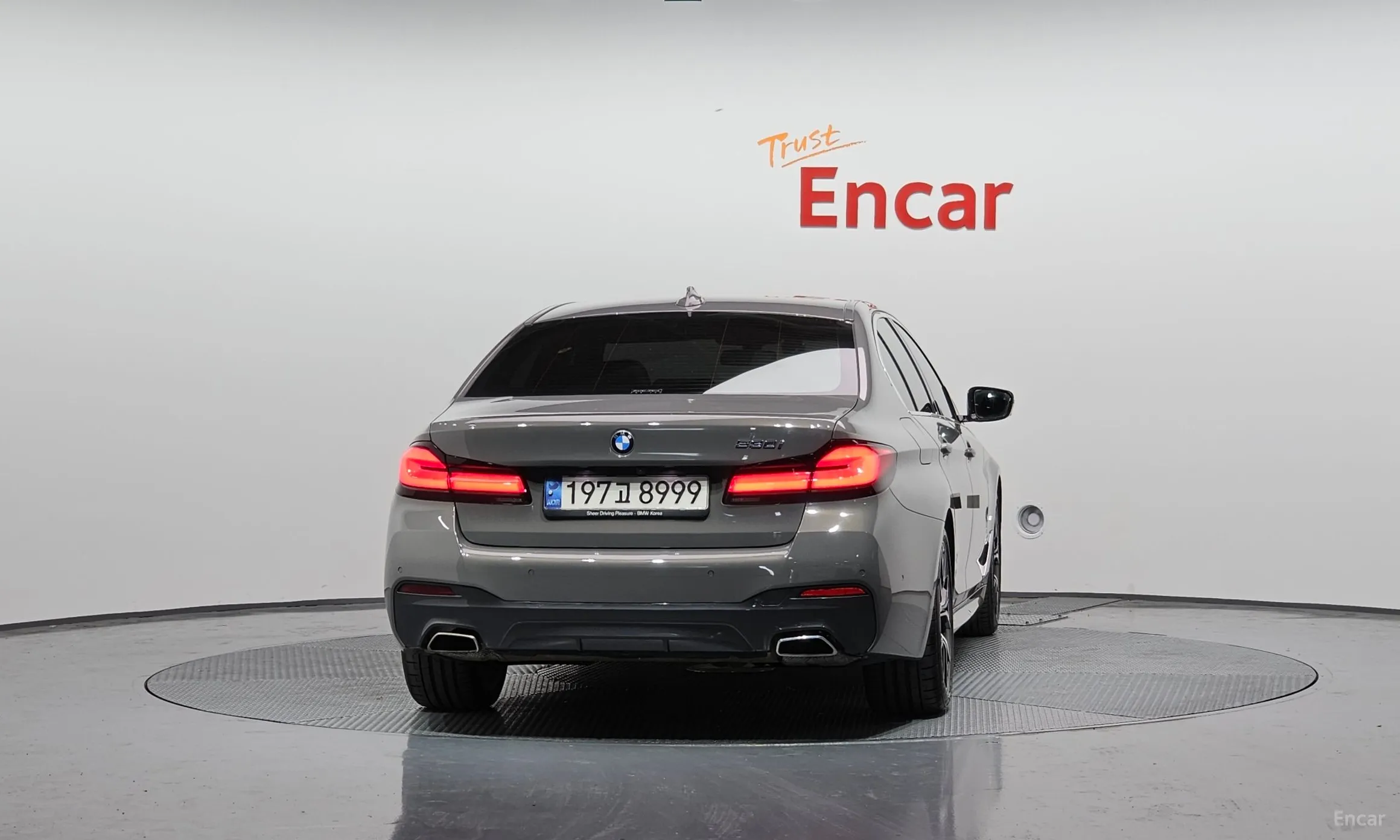 BMW 5 Series (G30) превью 3