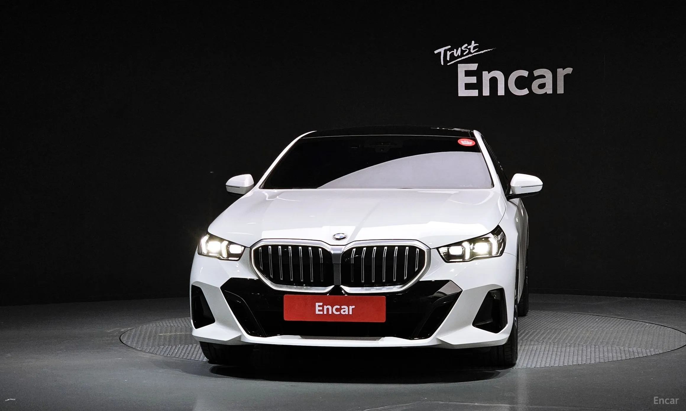 BMW 5 Series (G60) превью 2