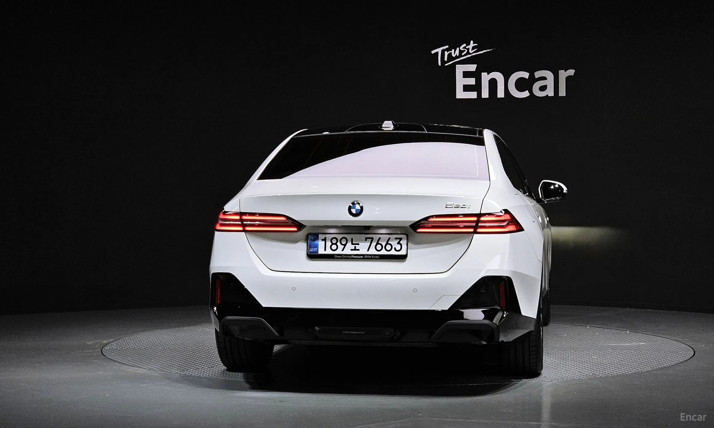 BMW 5 Series (G60) превью 3