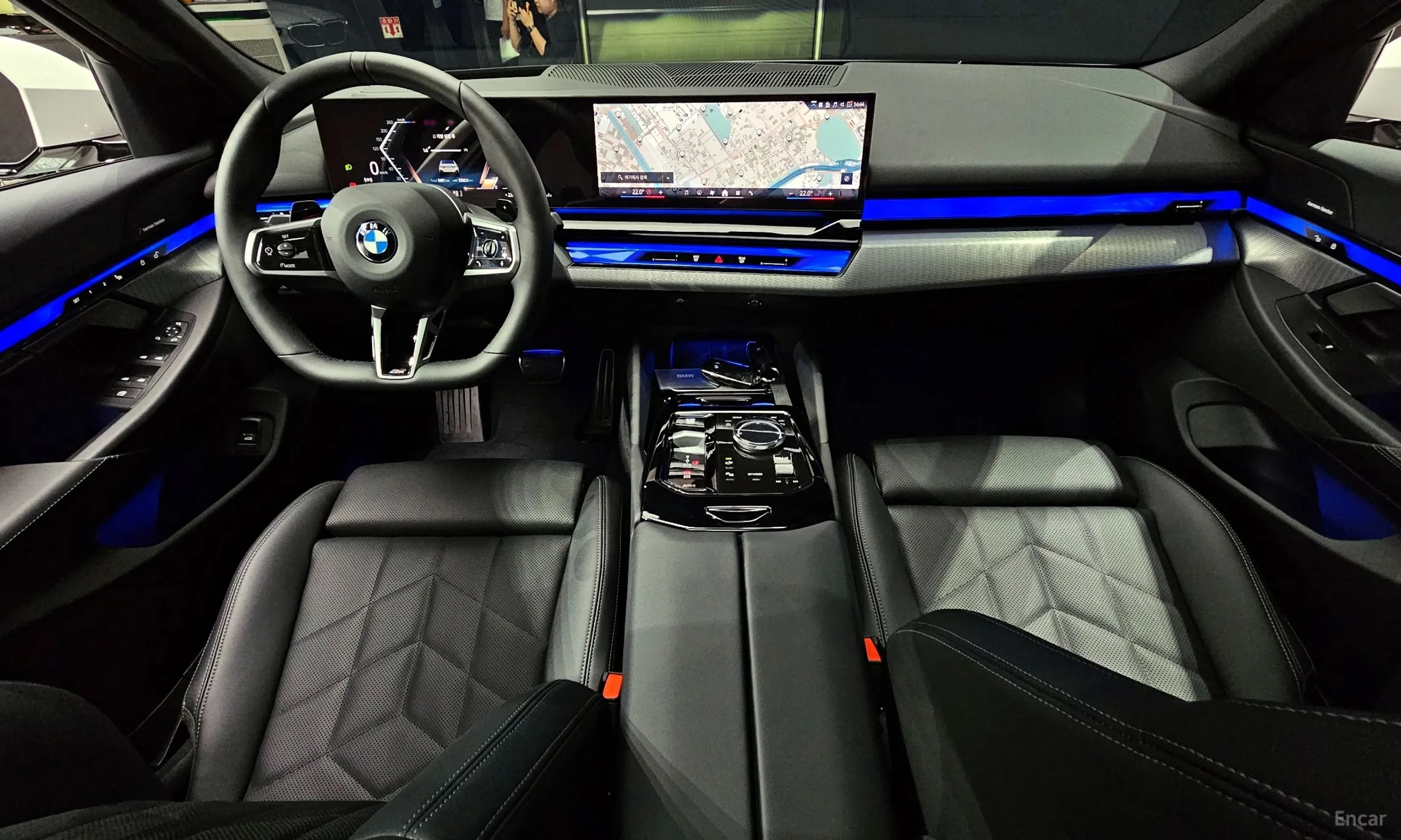 BMW 5 Series (G60) превью 4