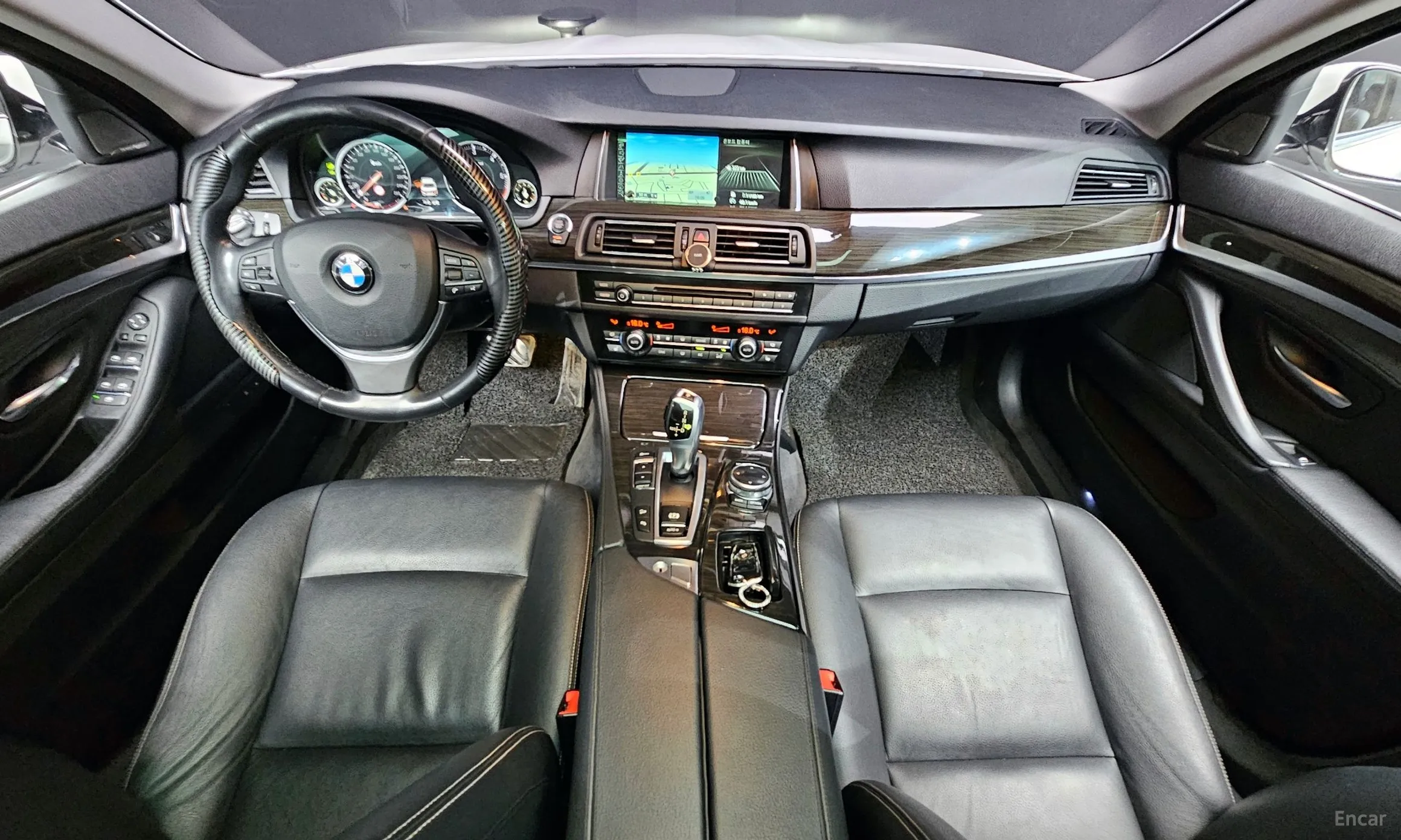 BMW 5 Series (F10) превью 4