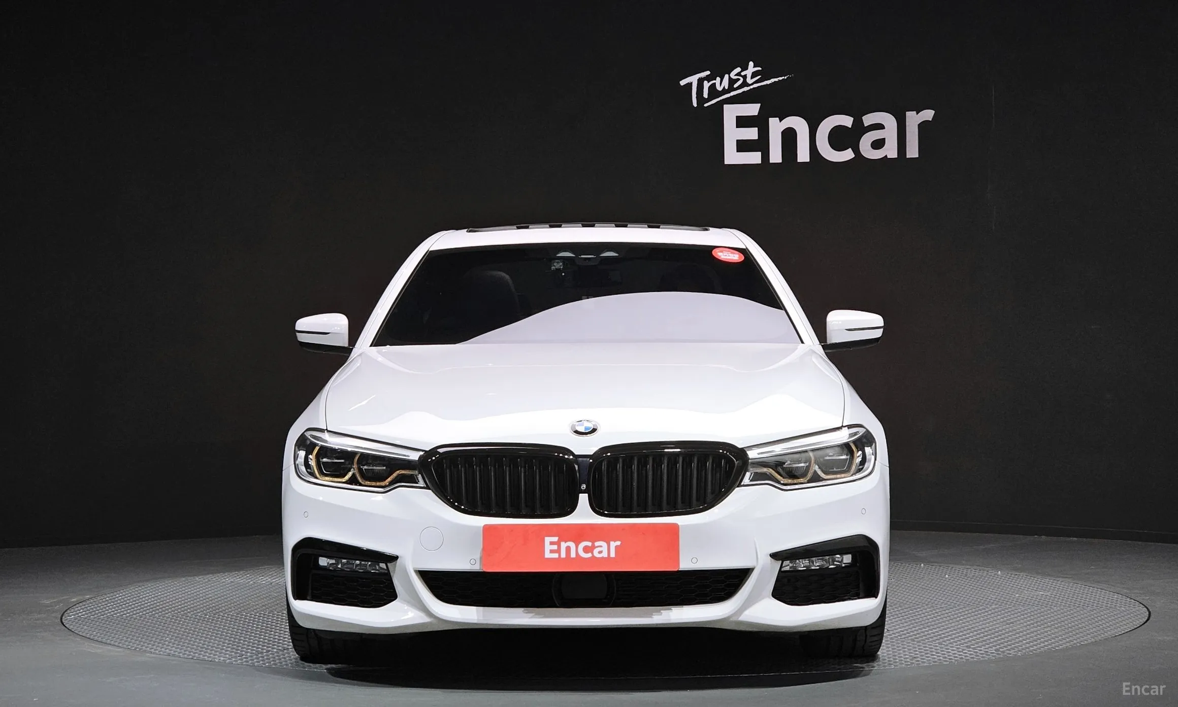 BMW 5 Series (G30) превью 2