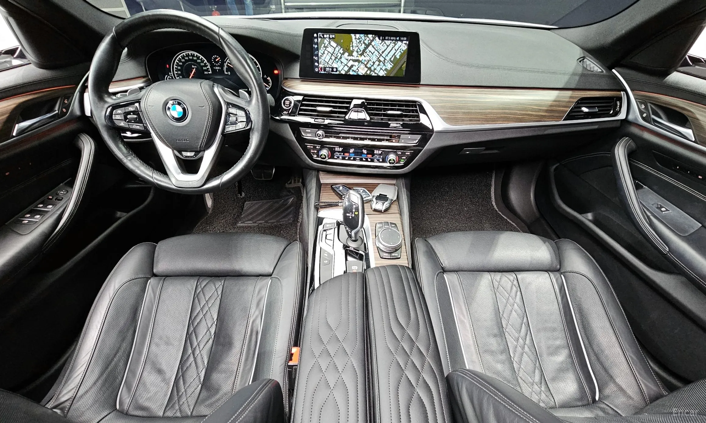 BMW 5 Series (G30) превью 4