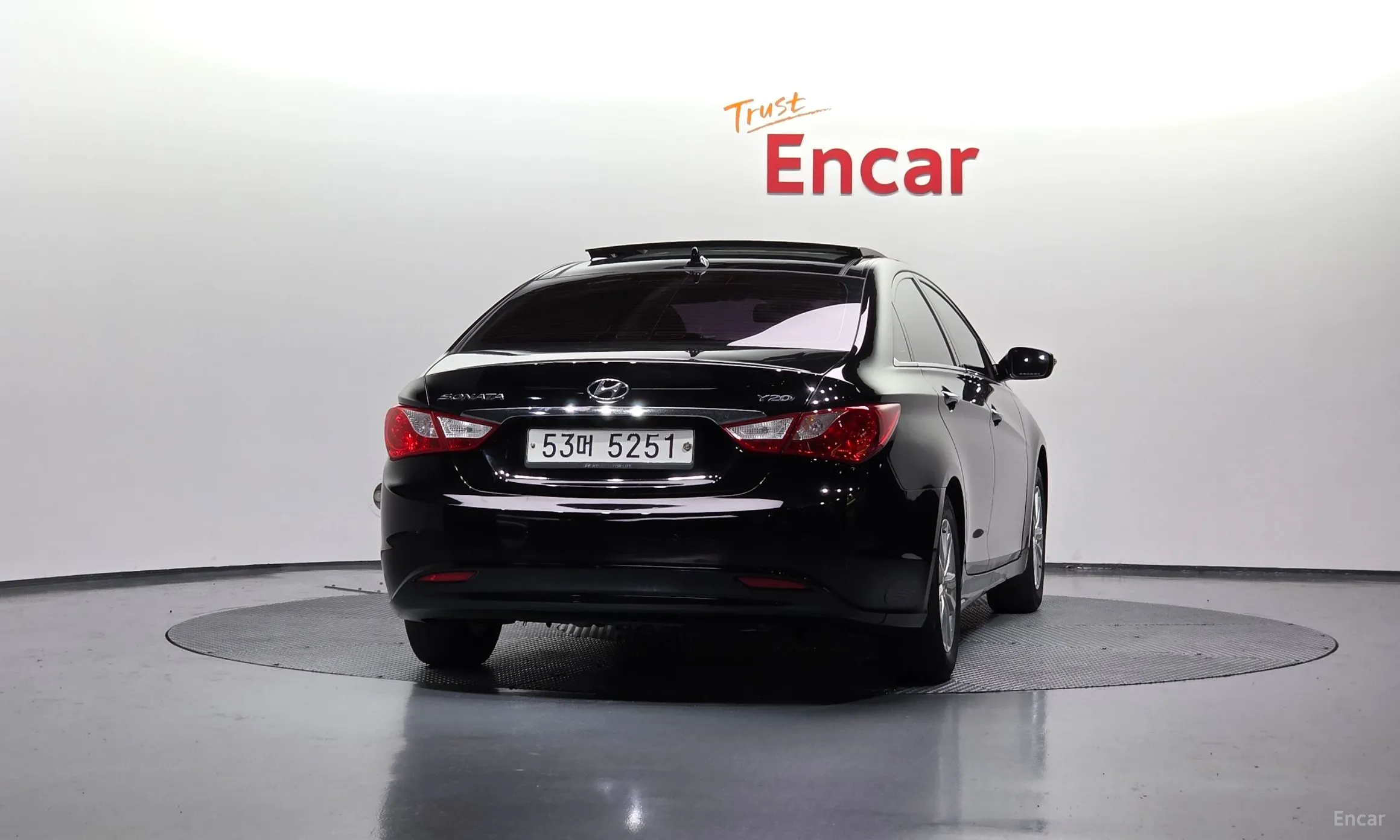 Hyundai YF Sonata превью 3