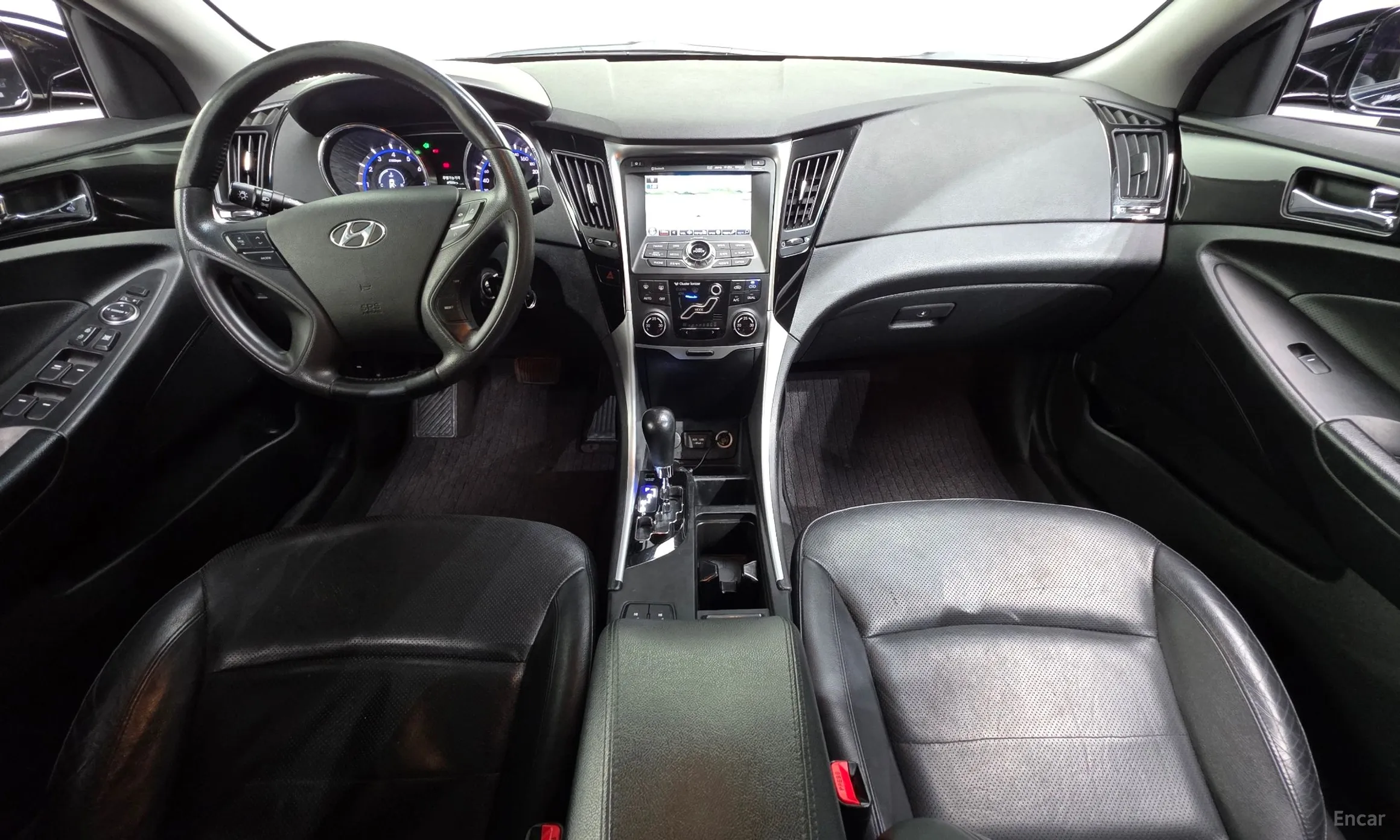Hyundai YF Sonata превью 4