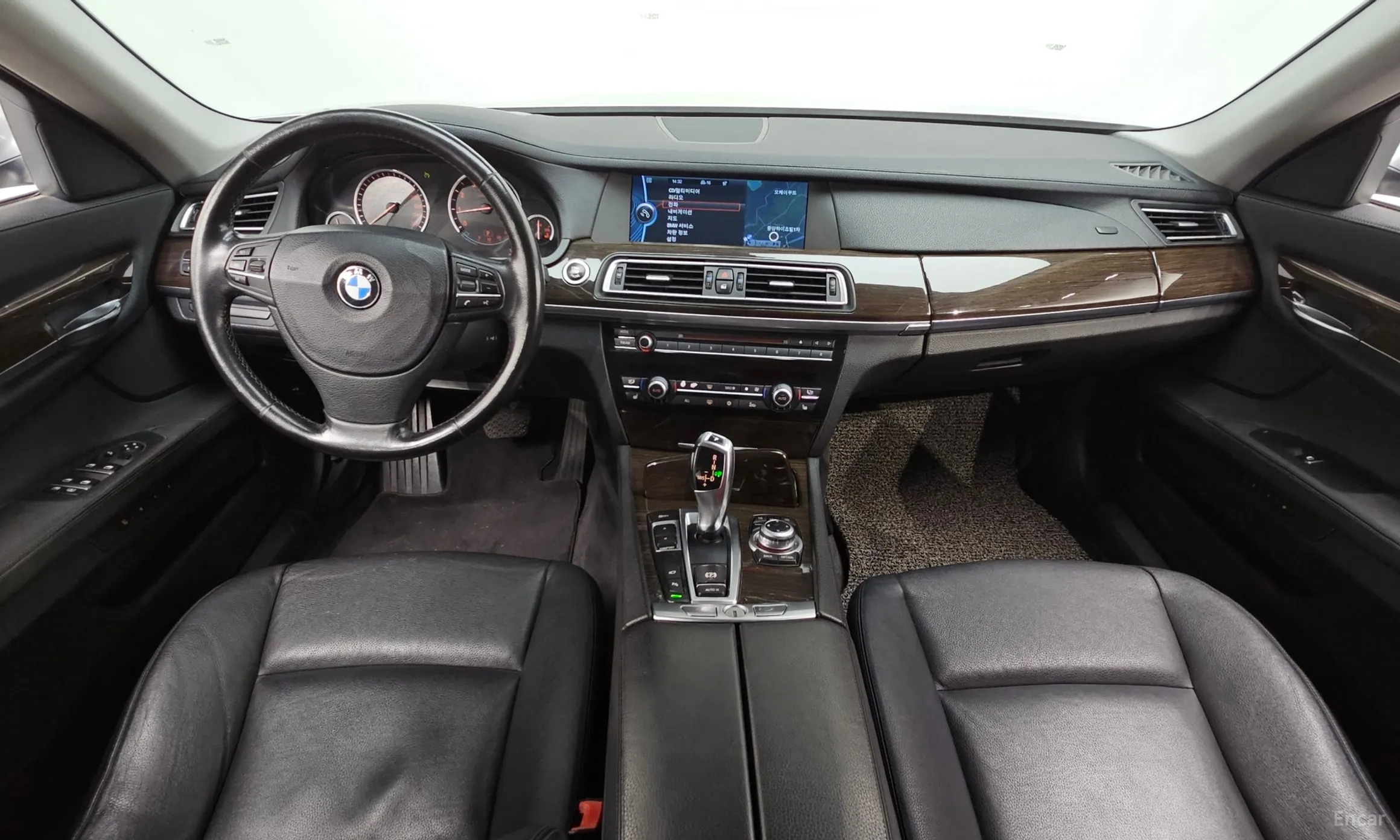 BMW 7 Series (F01) превью 4