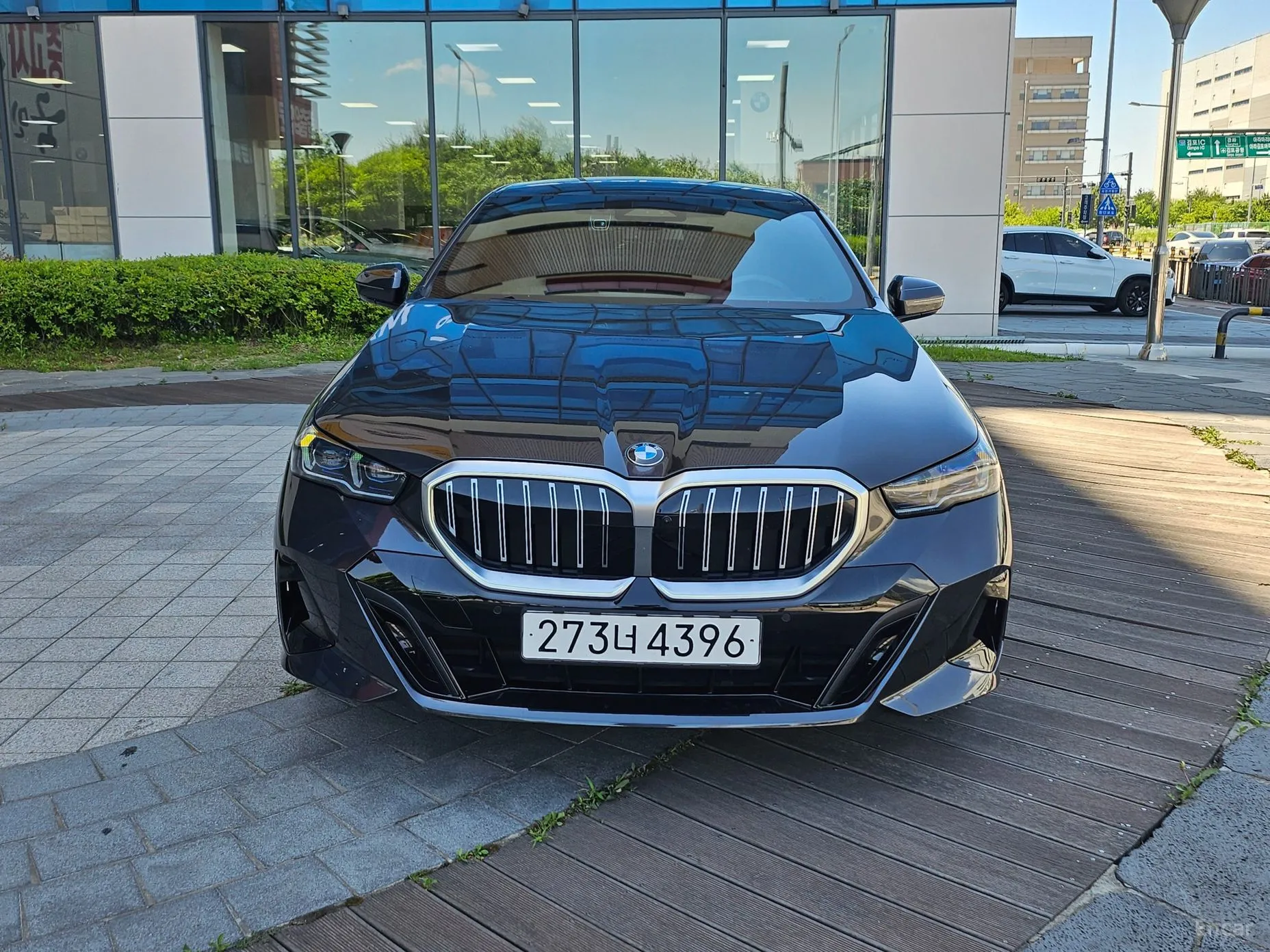 BMW 5 Series (G60) превью 2