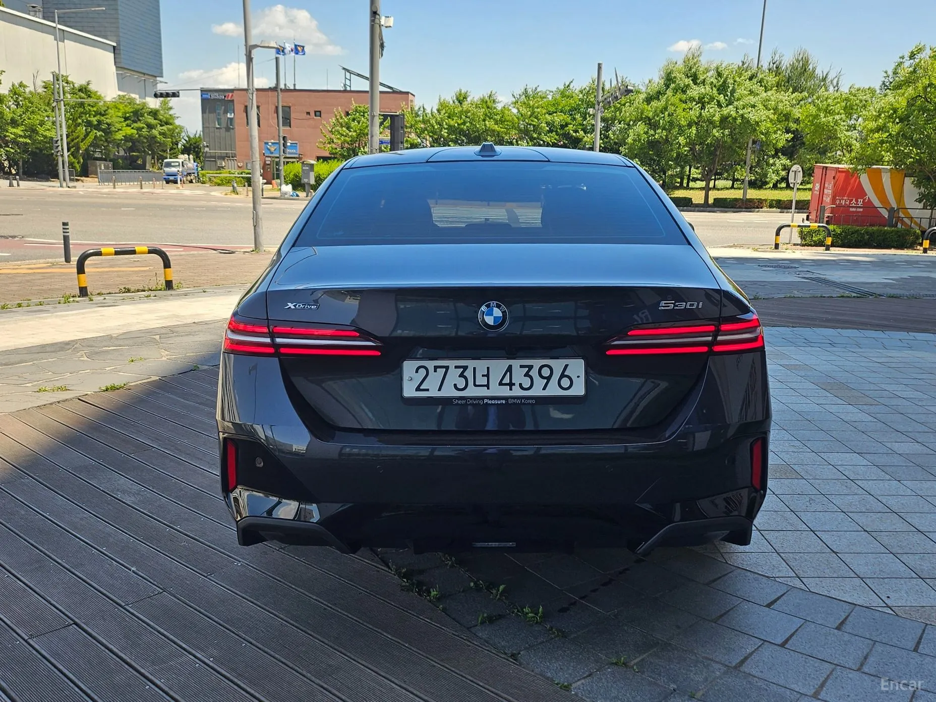 BMW 5 Series (G60) превью 3
