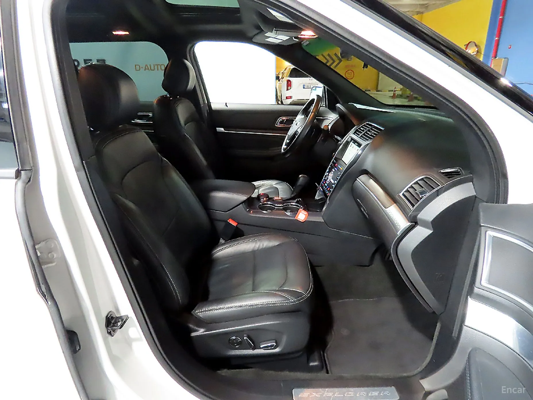 Ford Explorer превью 11