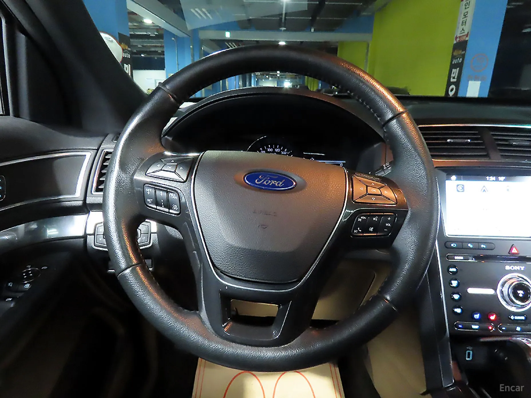 Ford Explorer превью 14