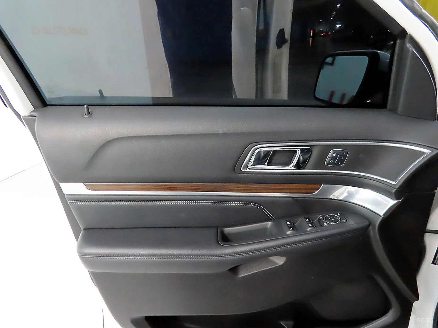 Ford Explorer превью 16