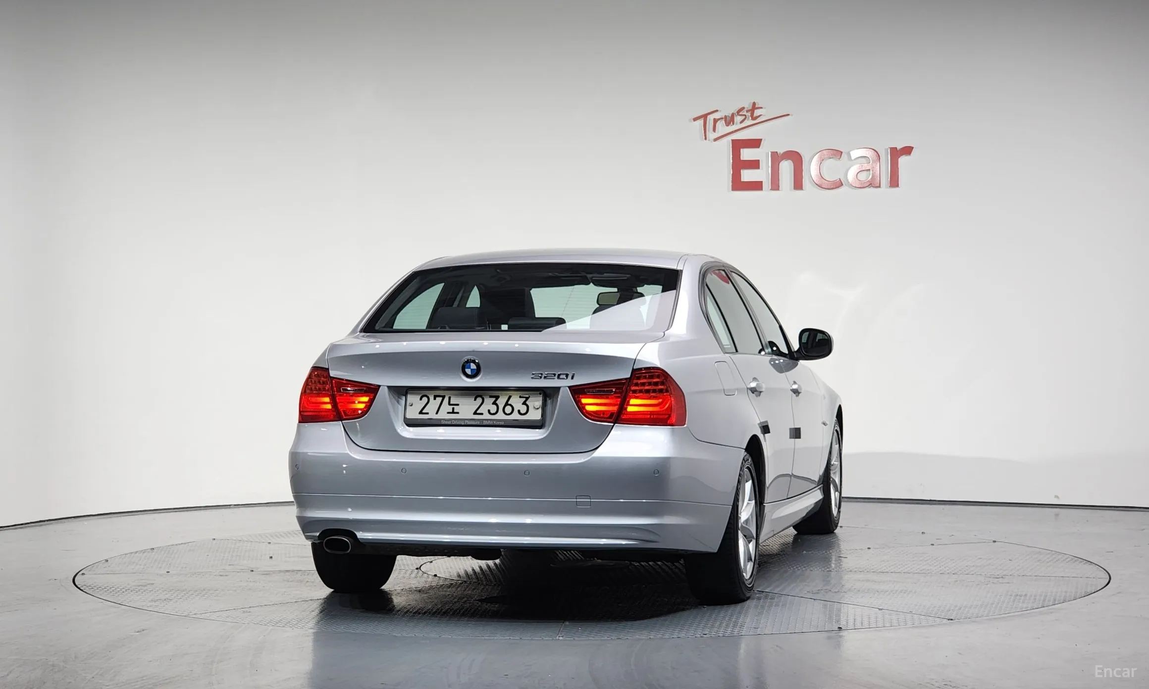 BMW 3 Series (E90) превью 3